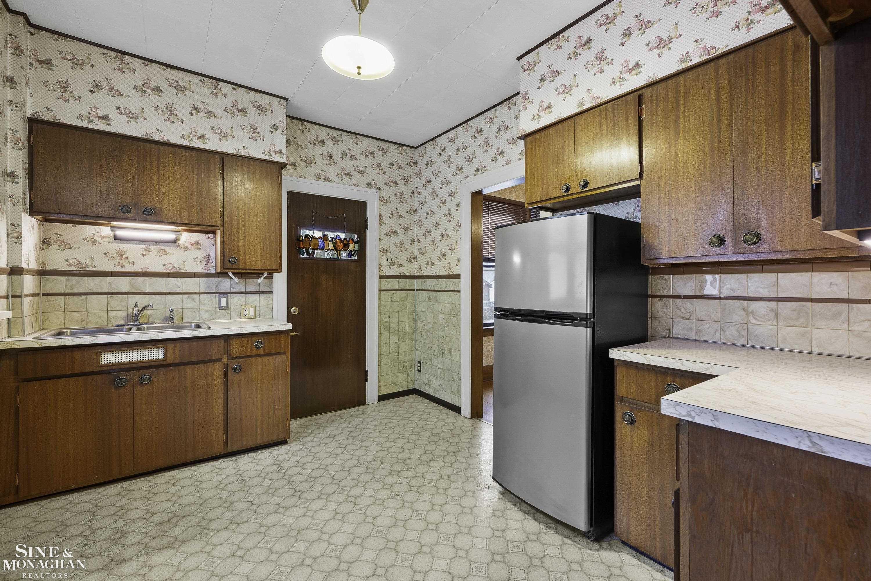 1415 Beaconsfield Avenue