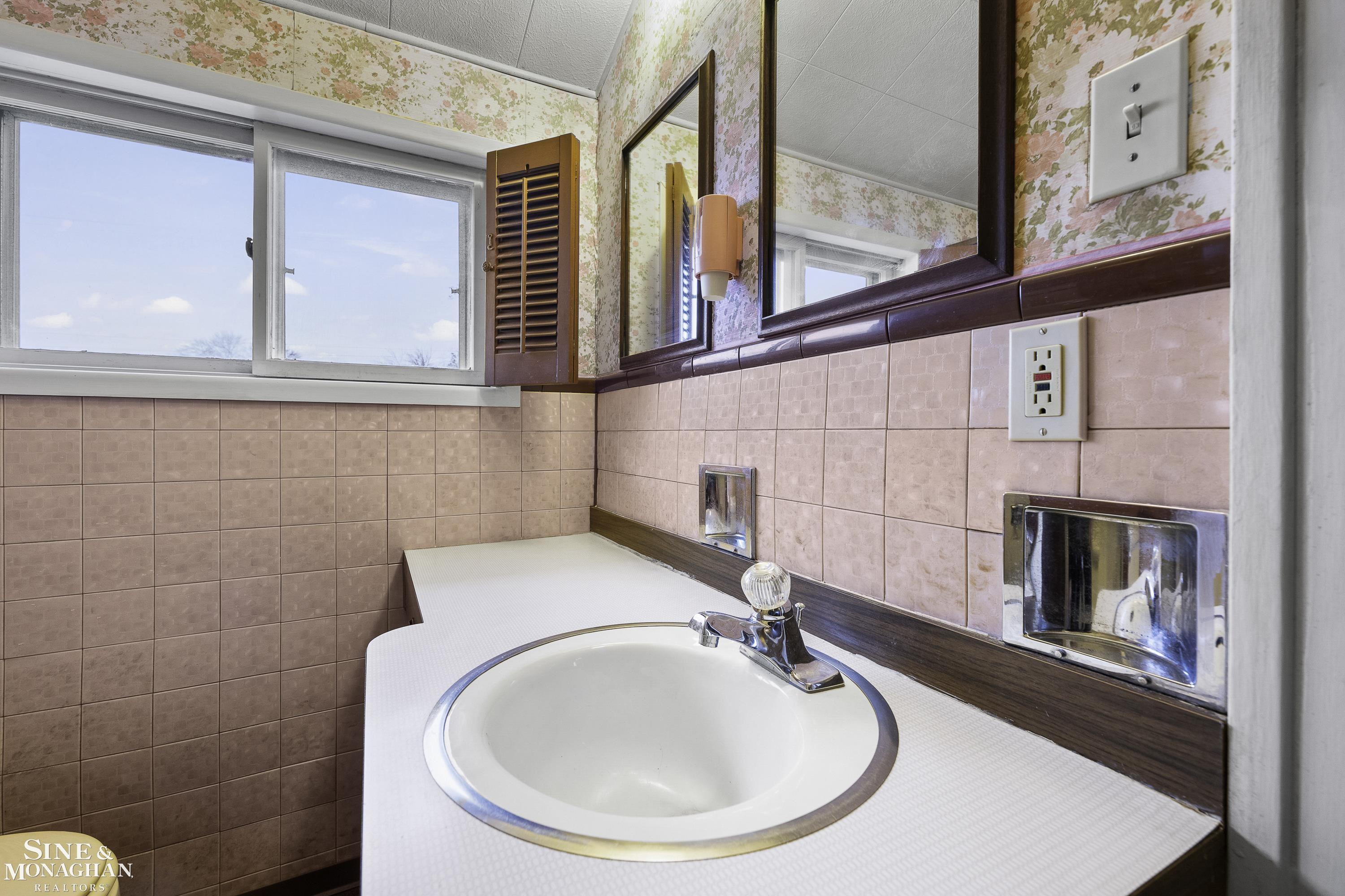 1415 Beaconsfield Avenue