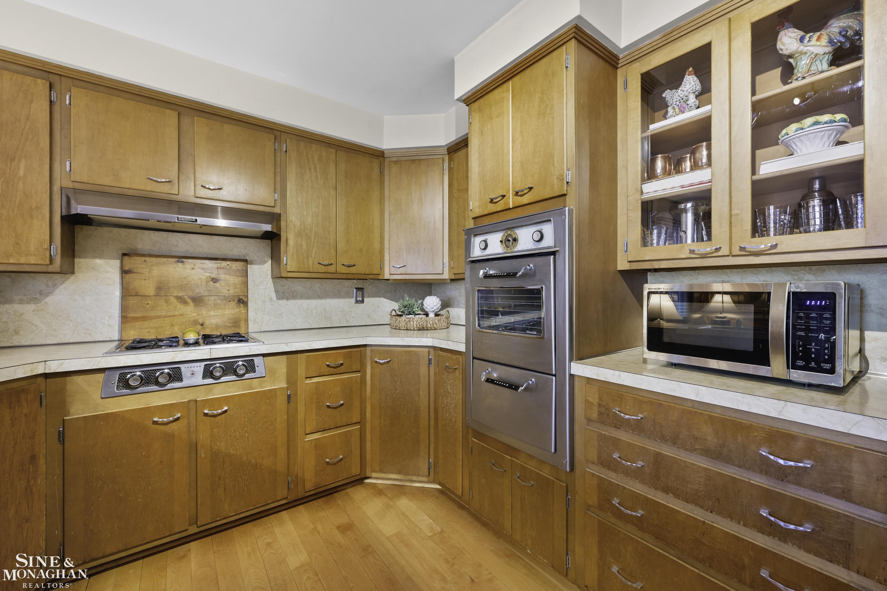 628 University Place