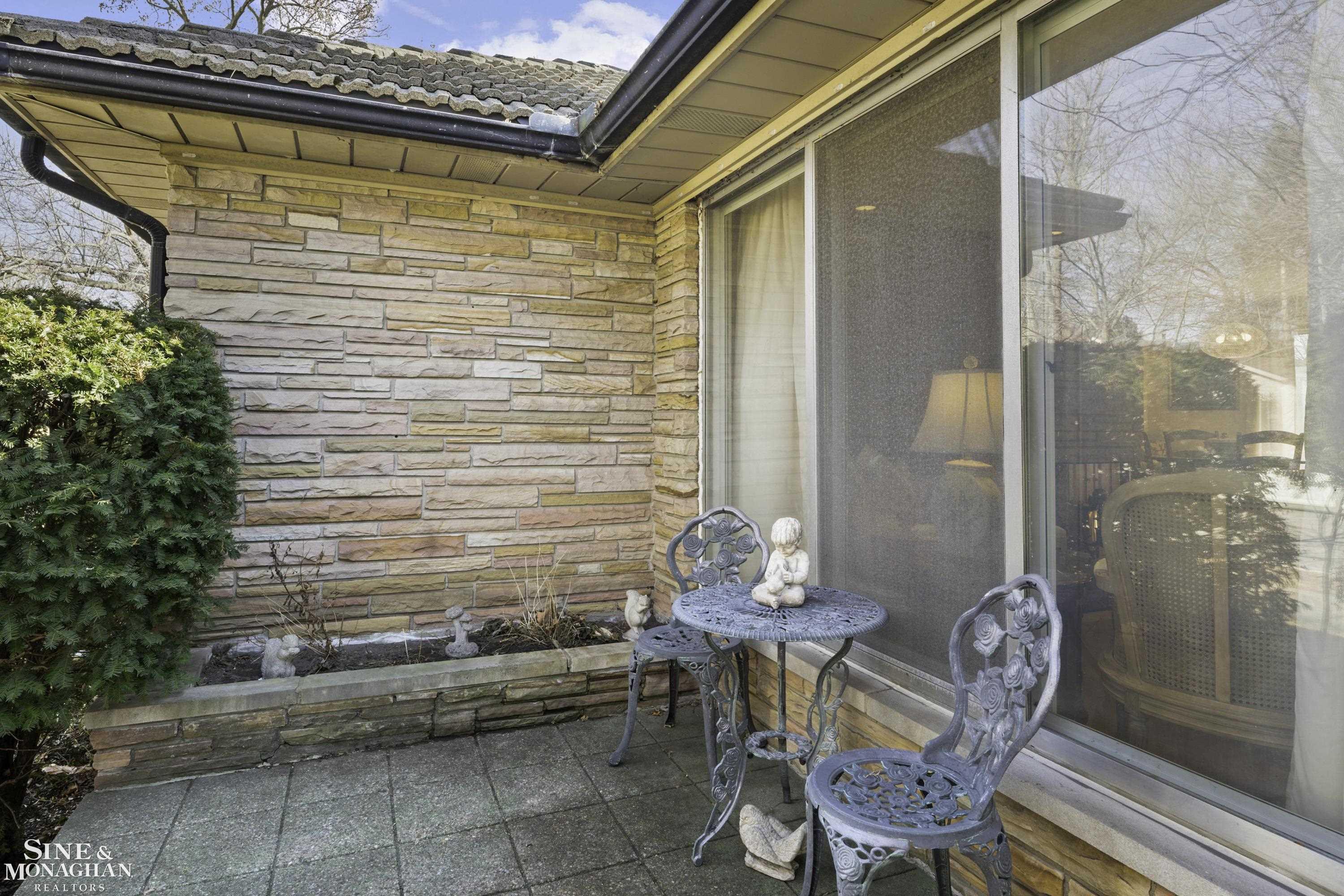 628 University Place