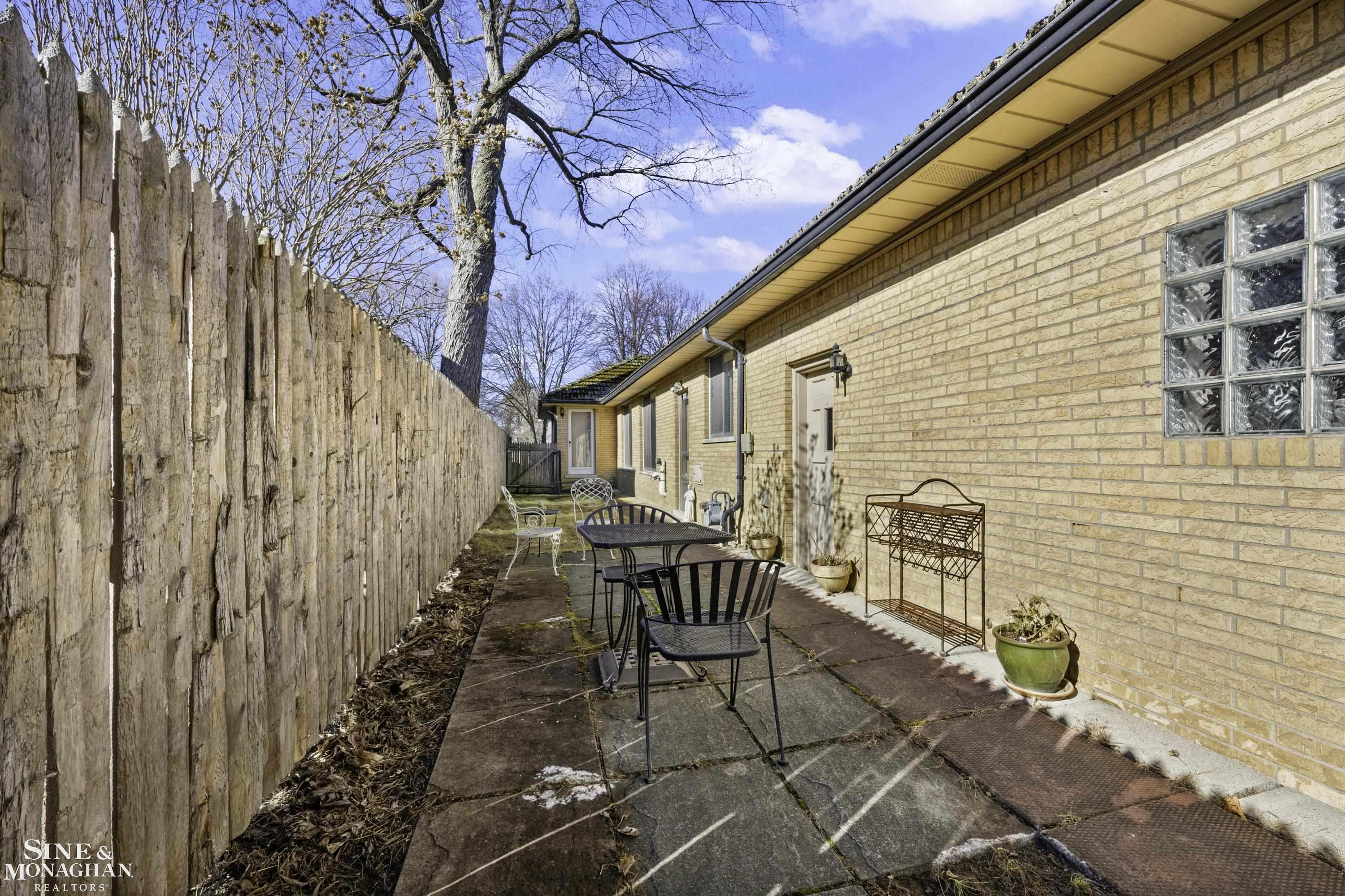 628 University Place