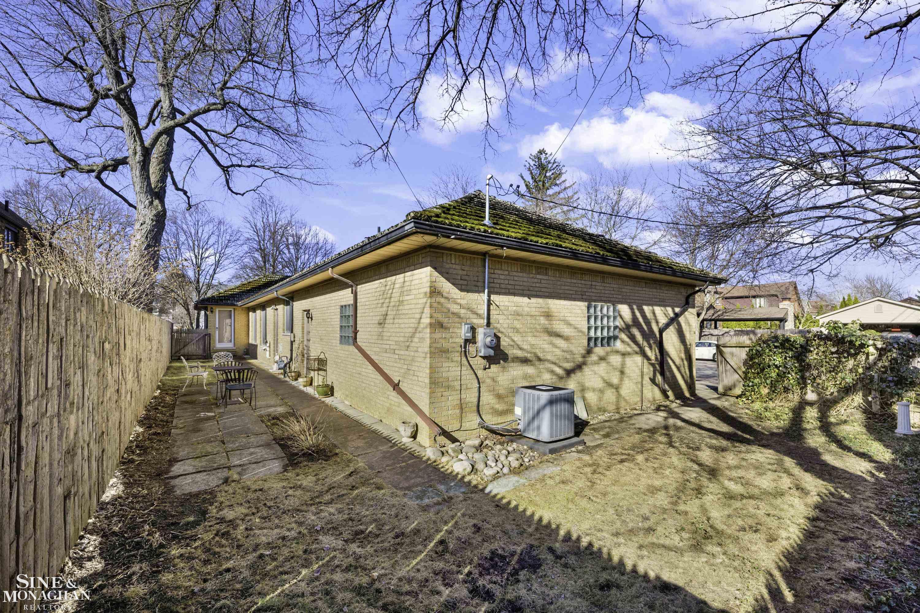 628 University Place