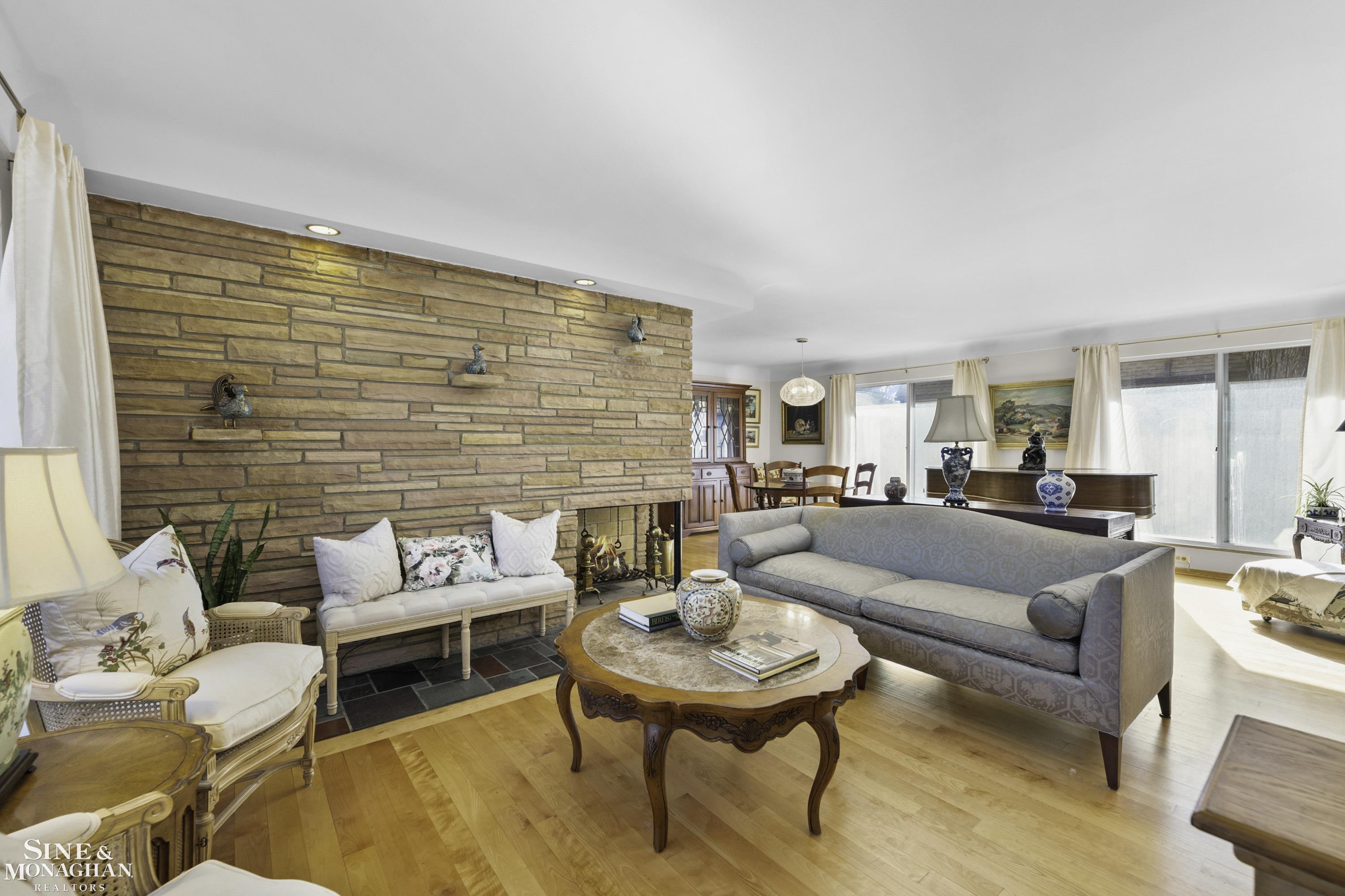 628 University Place