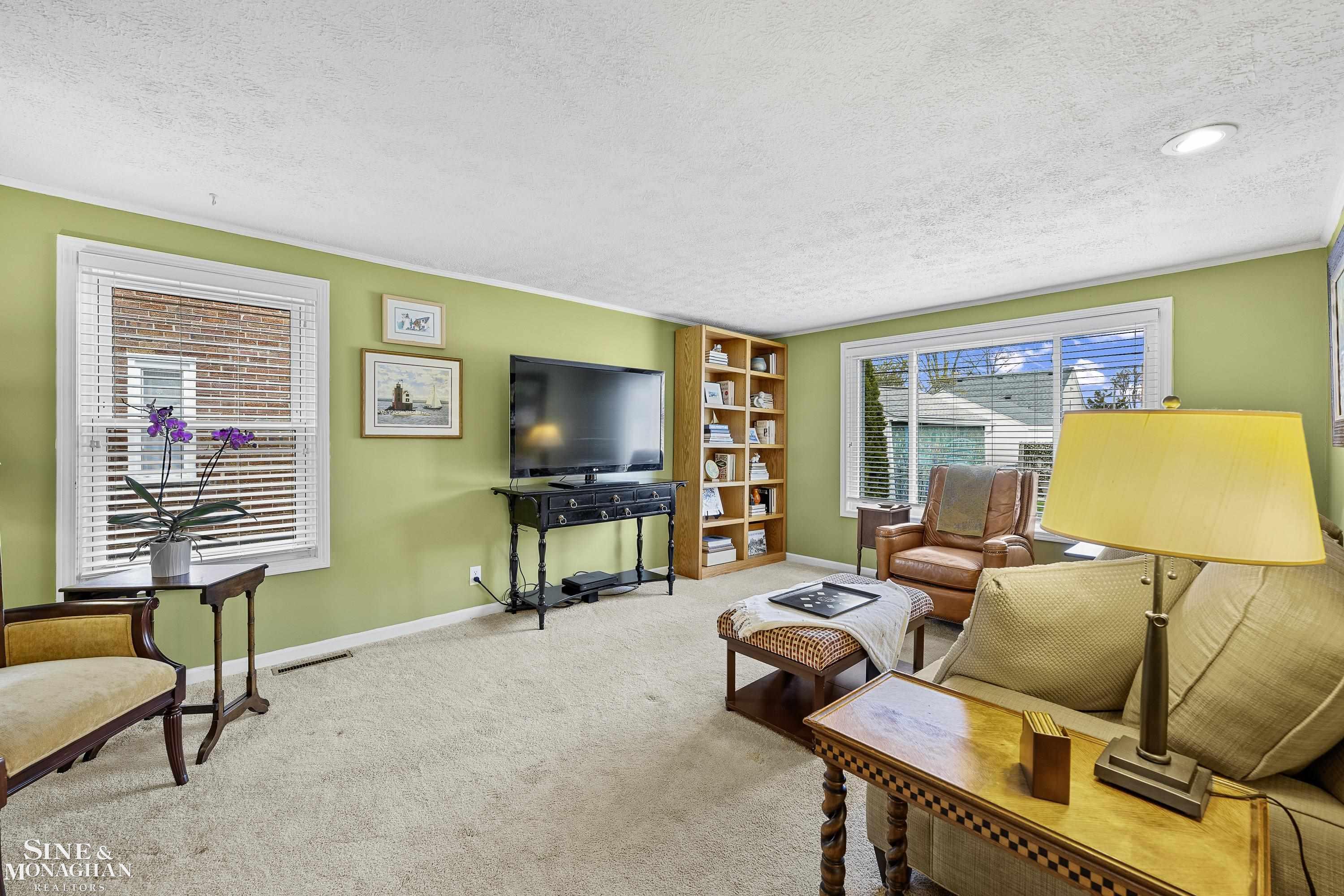 1882 Hunt Club Drive