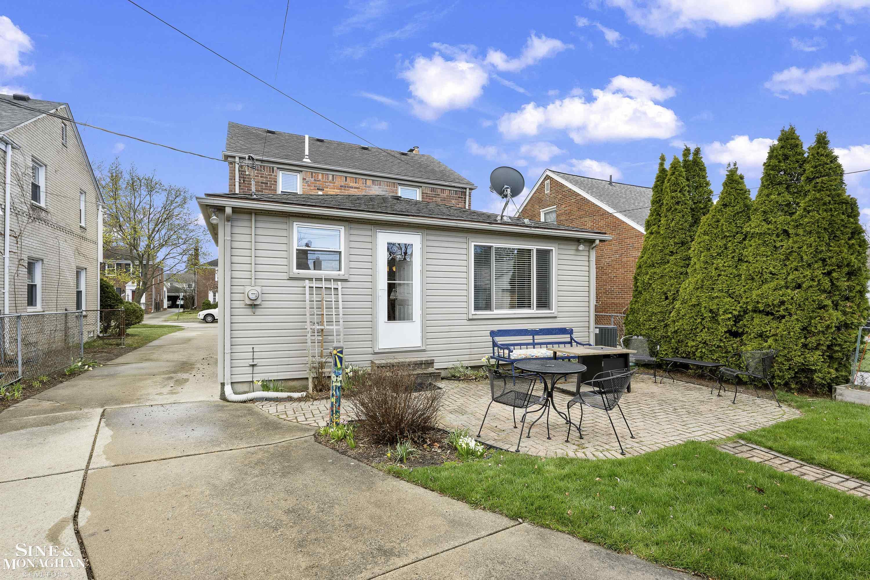 1882 Hunt Club Drive