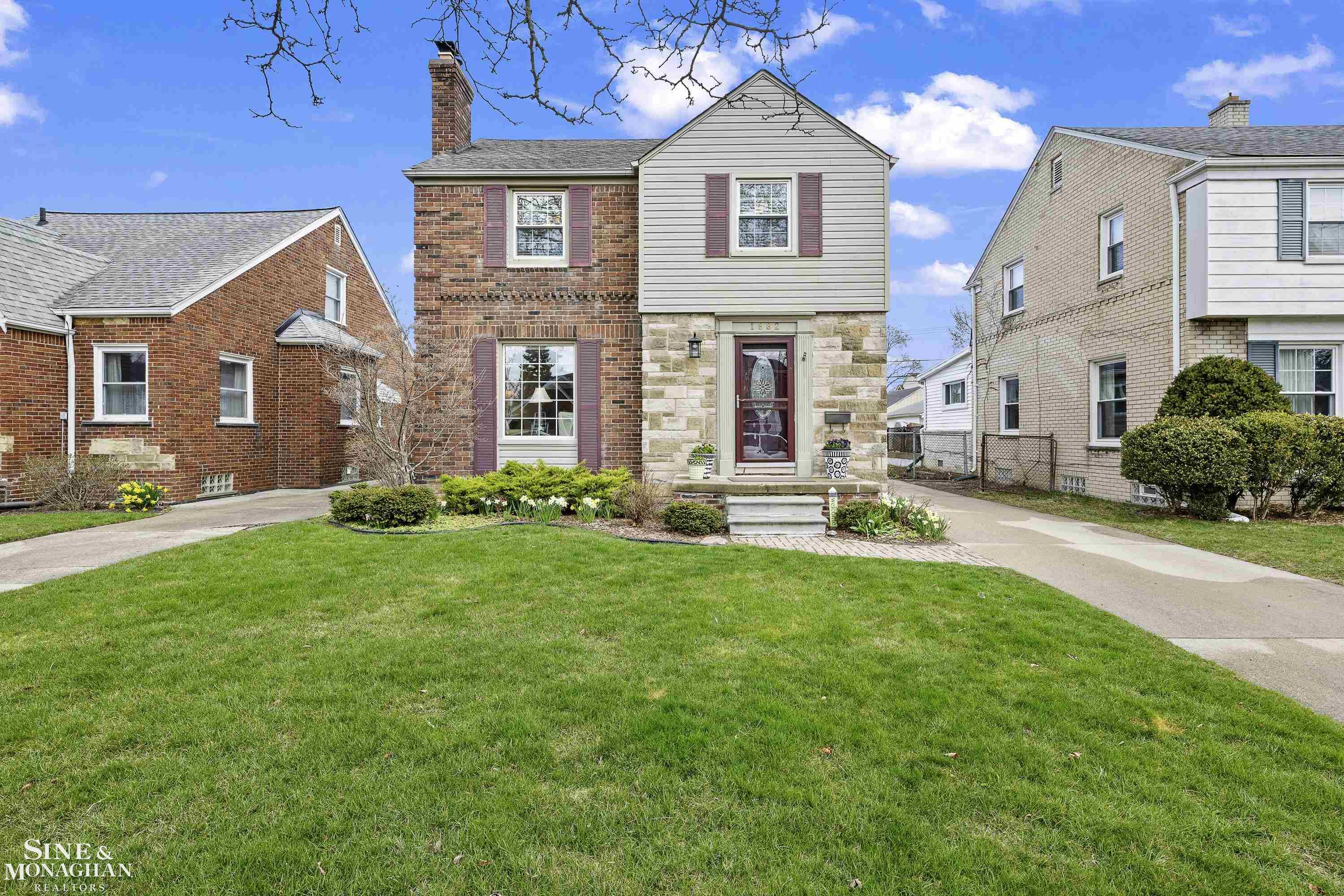 1882 Hunt Club Drive