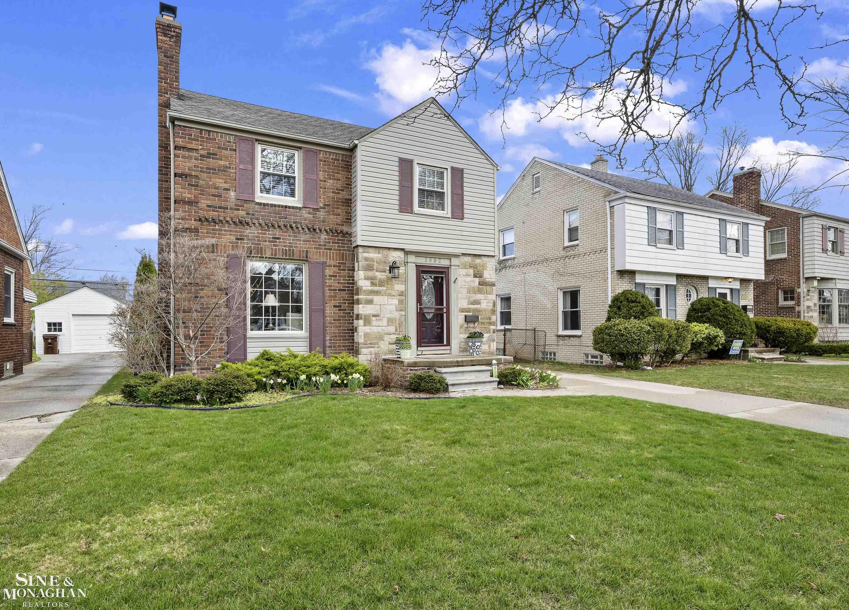 1882 Hunt Club Drive