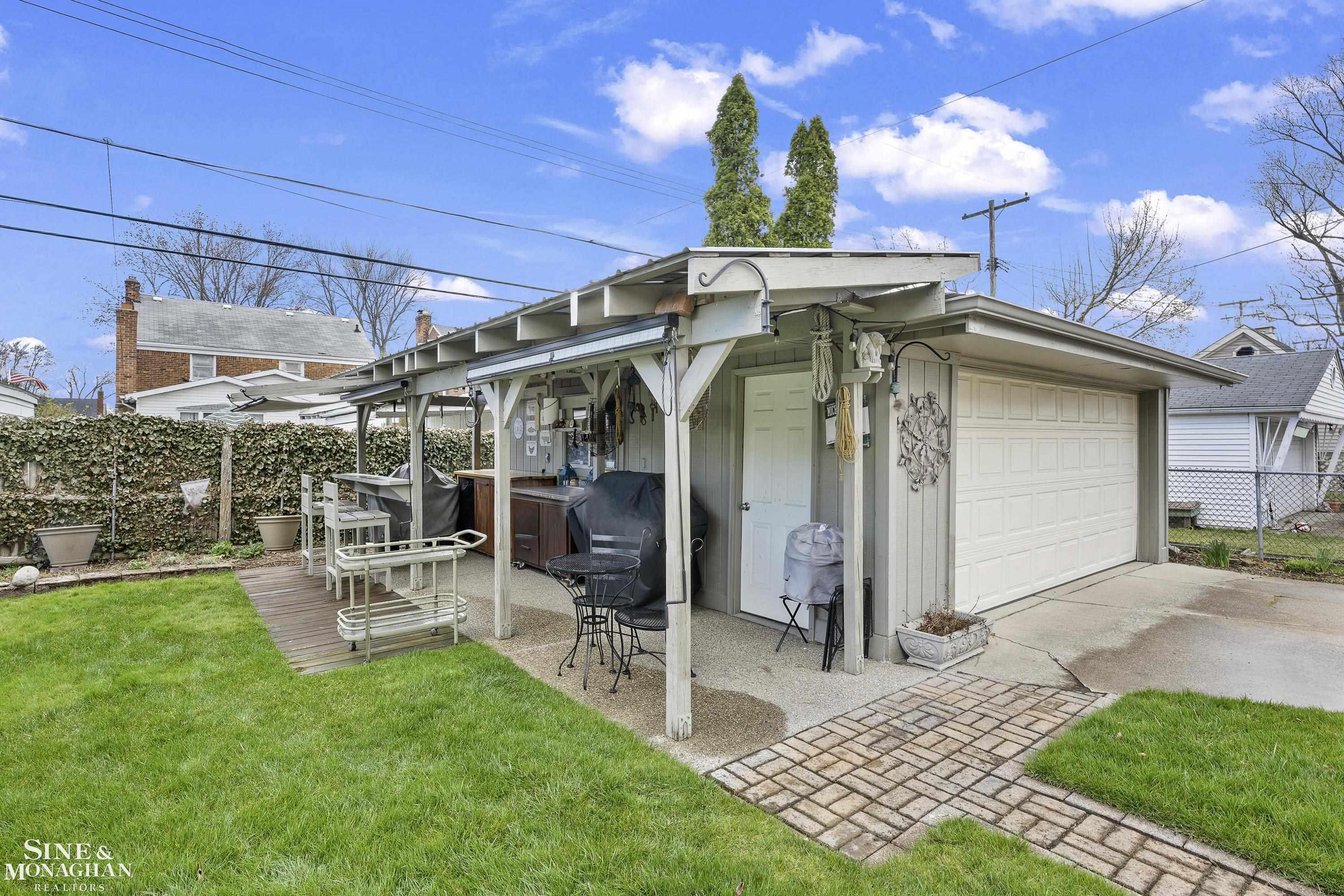 1882 Hunt Club Drive