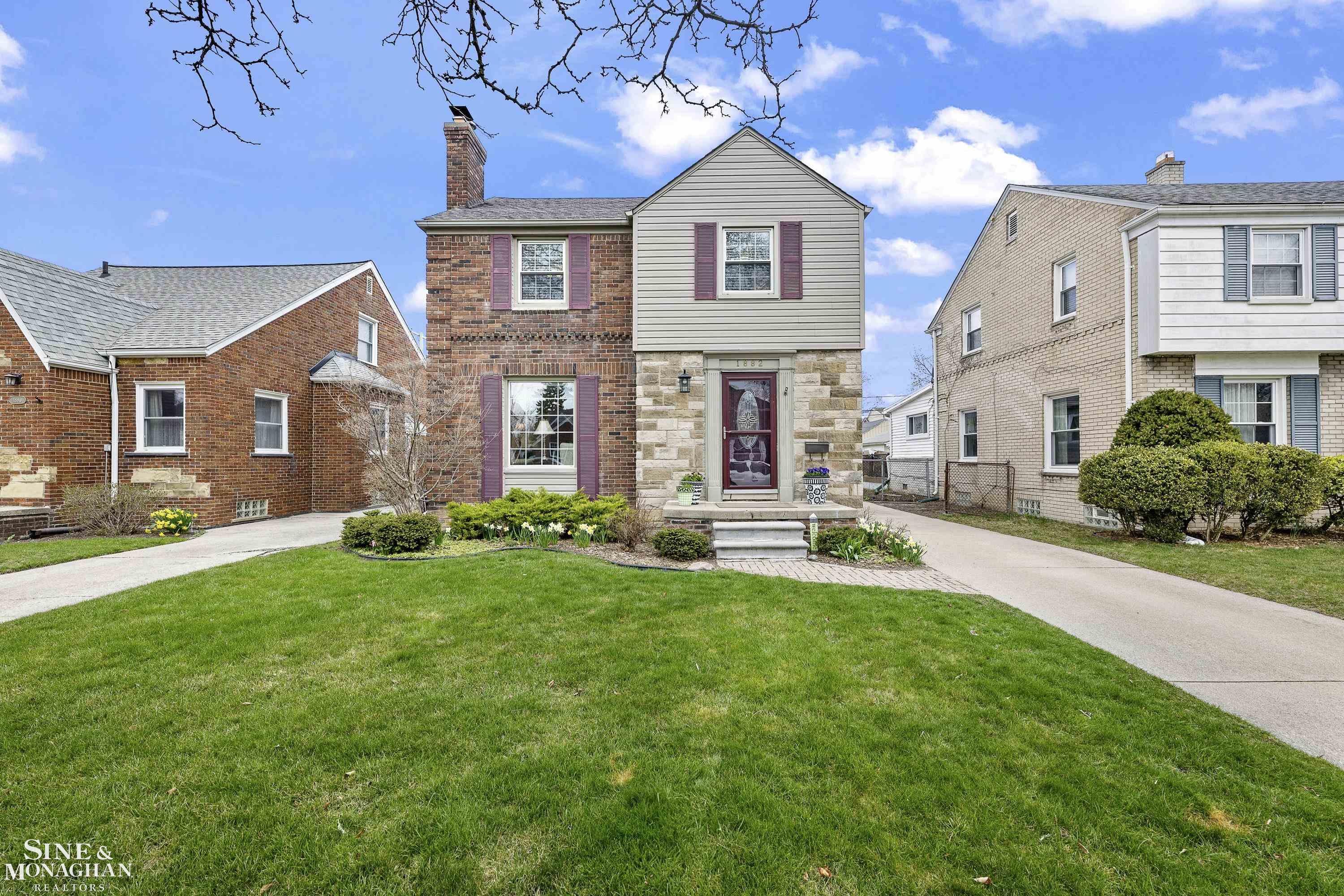 1882 Hunt Club Drive