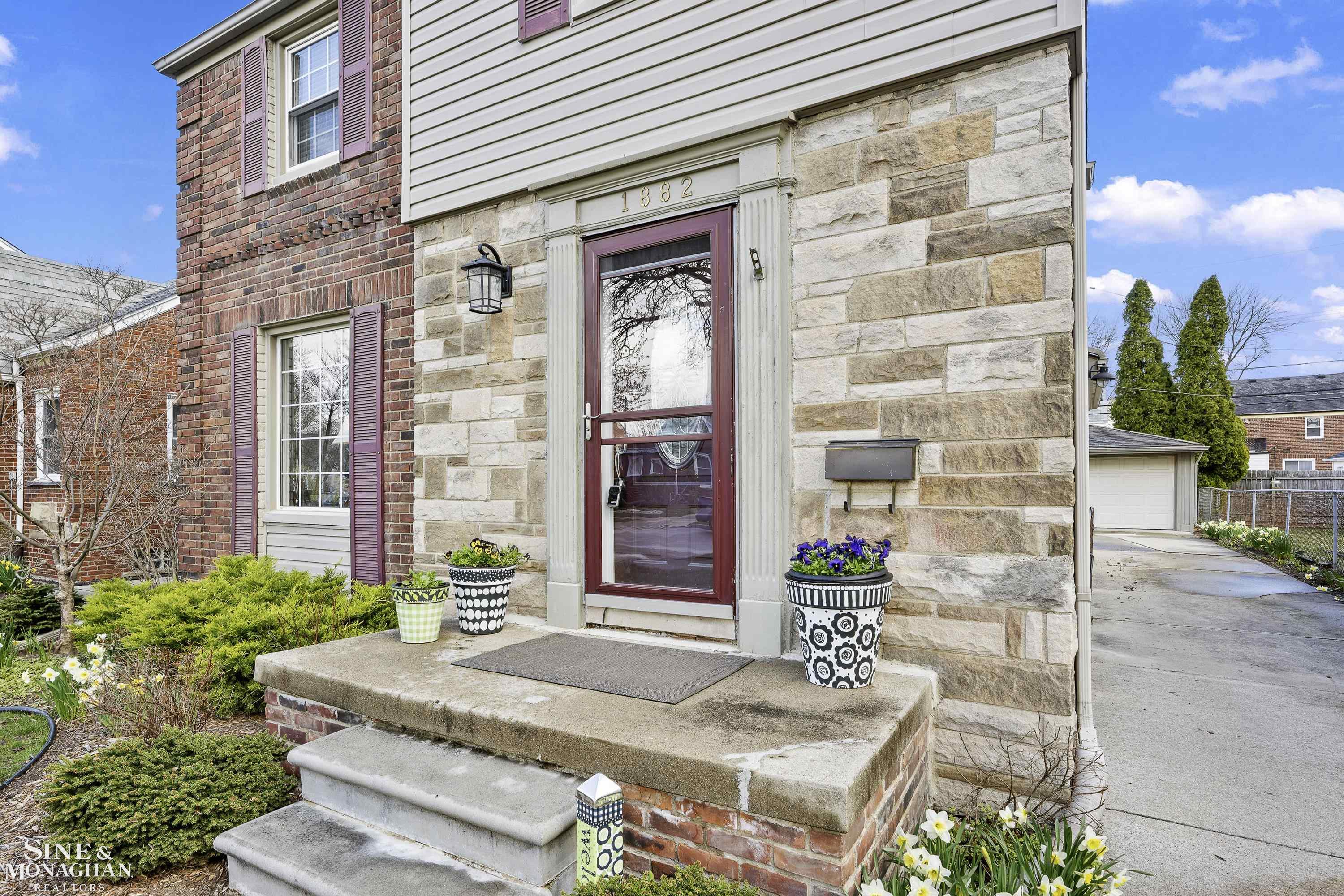 1882 Hunt Club Drive