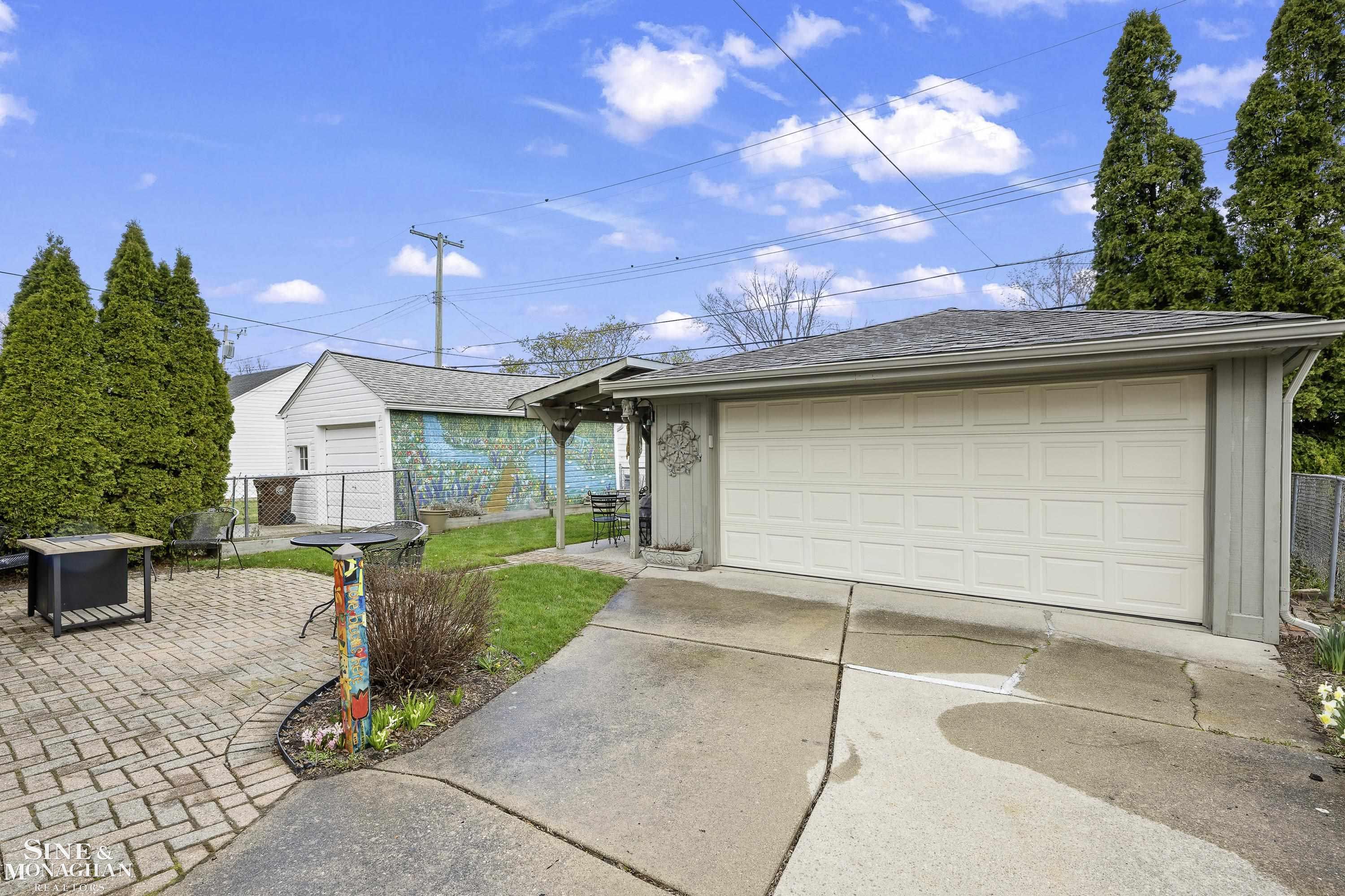 1882 Hunt Club Drive