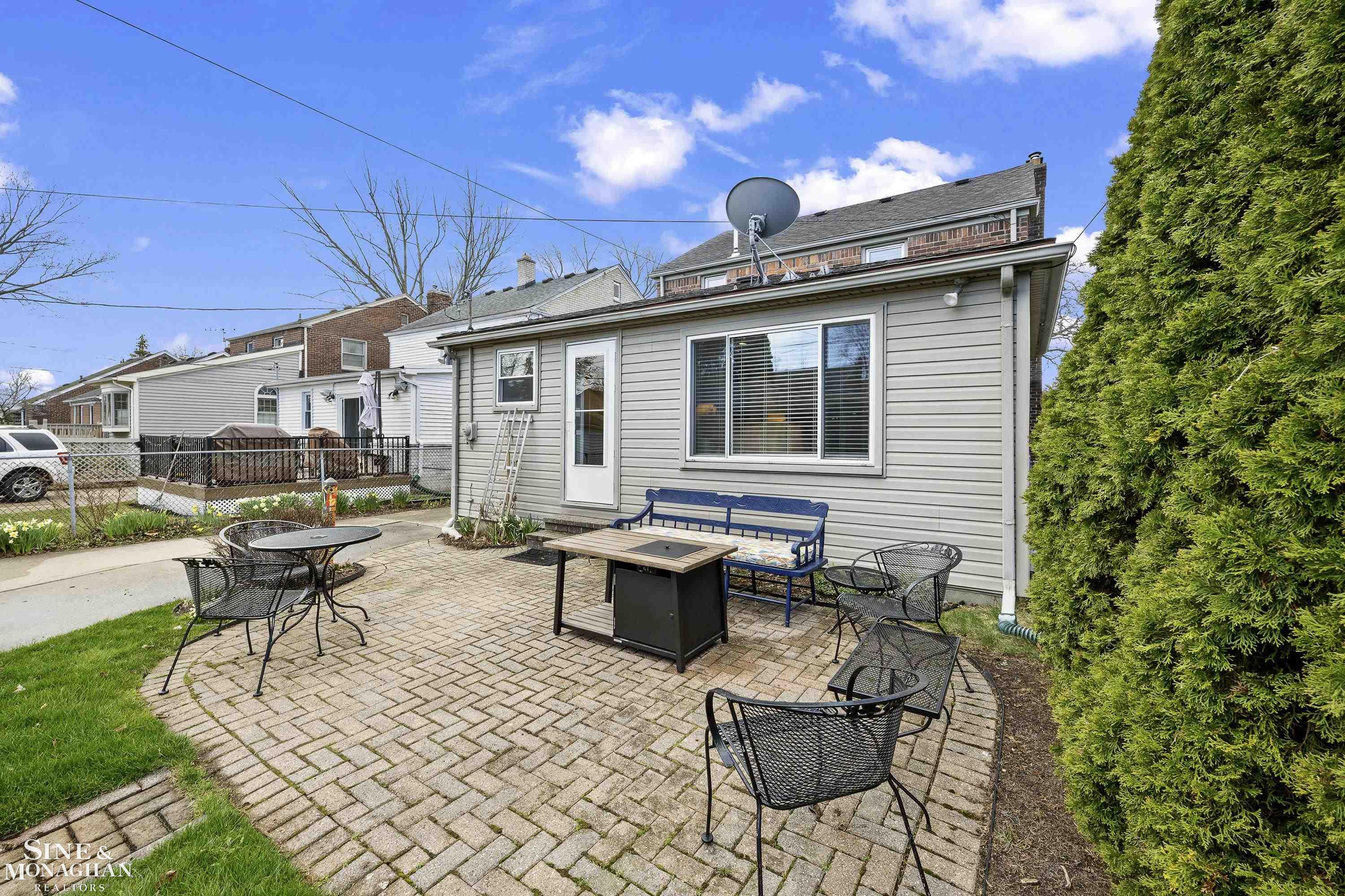 1882 Hunt Club Drive