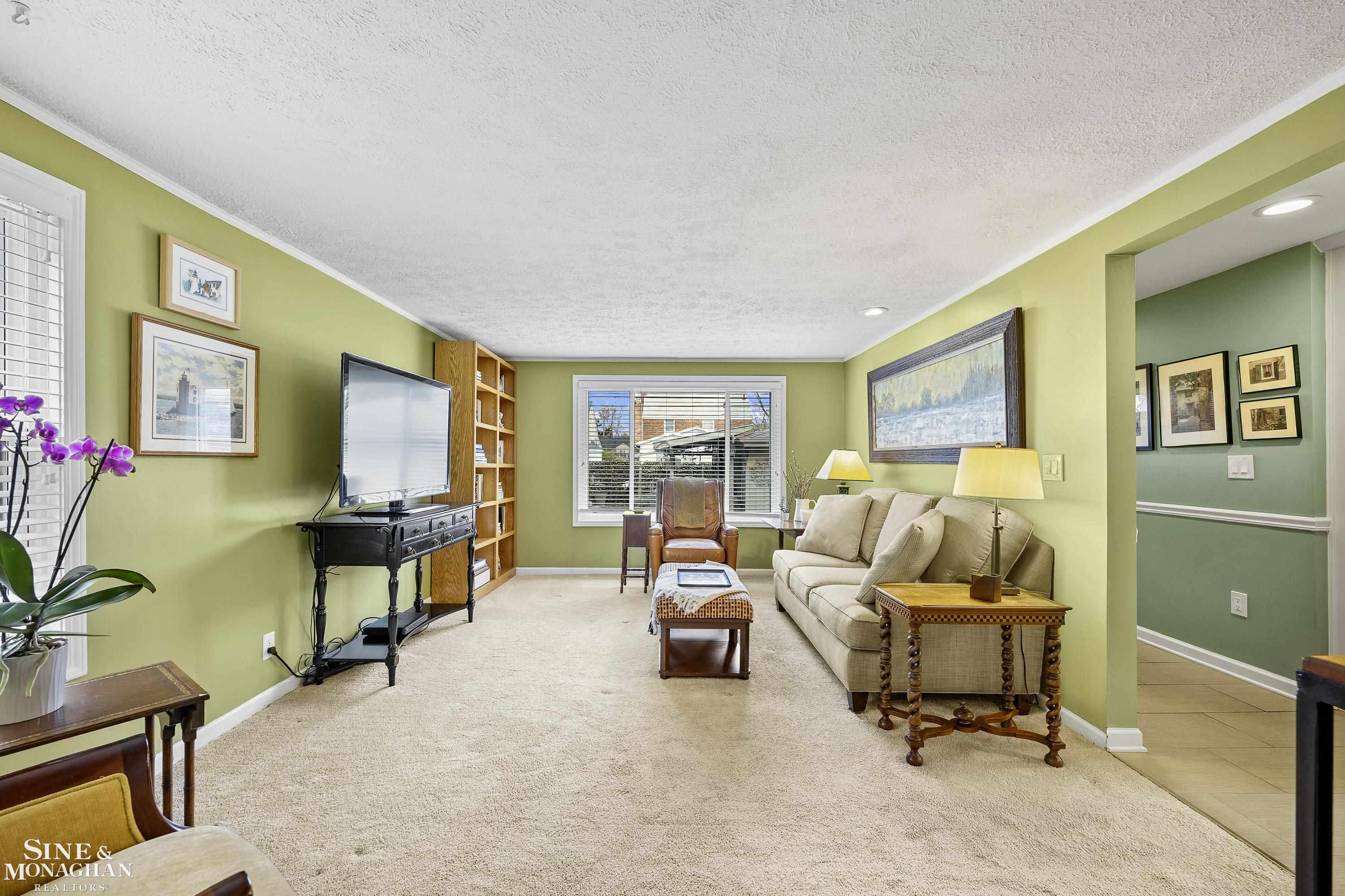 1882 Hunt Club Drive