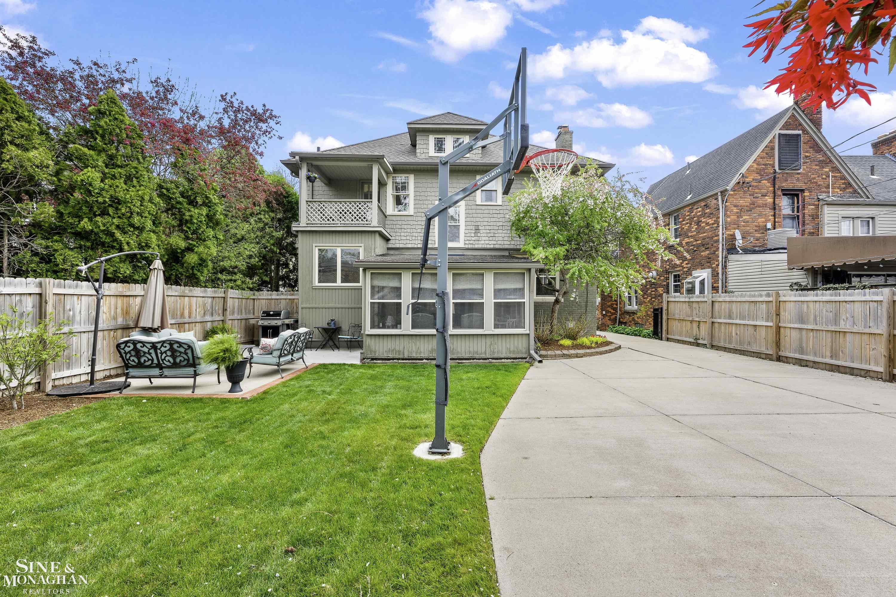 767 Rivard Boulevard