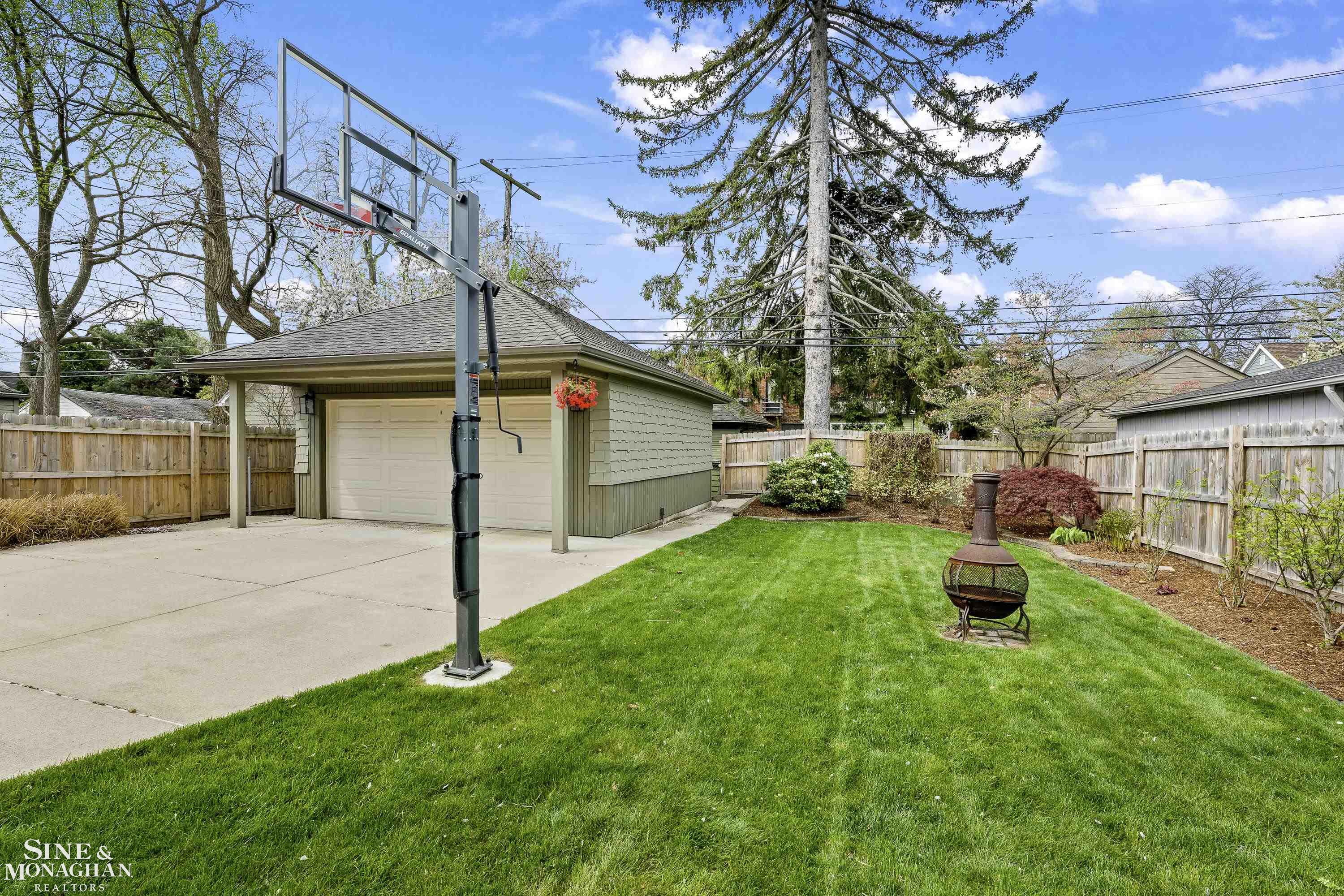 767 Rivard Boulevard