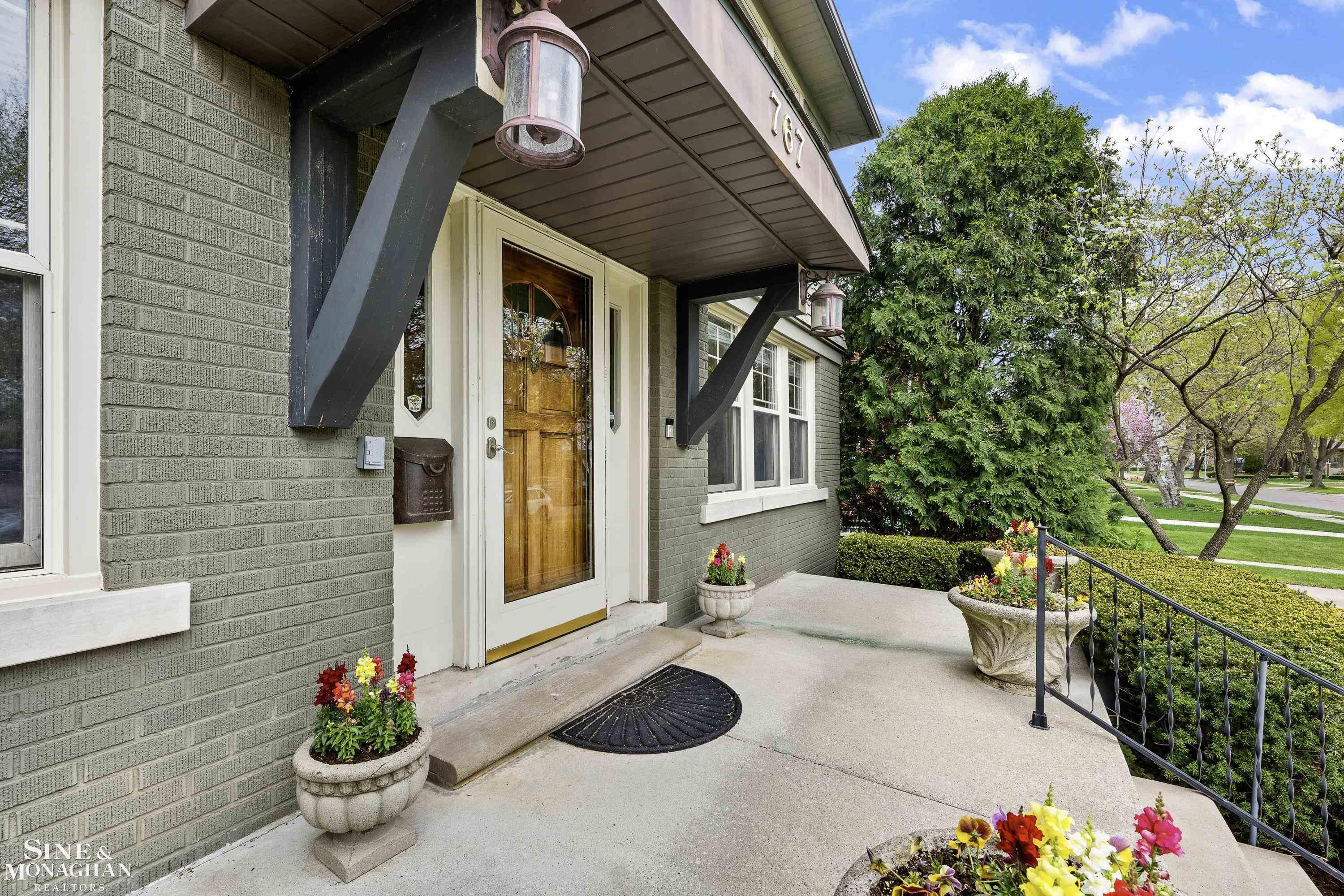 767 Rivard Boulevard