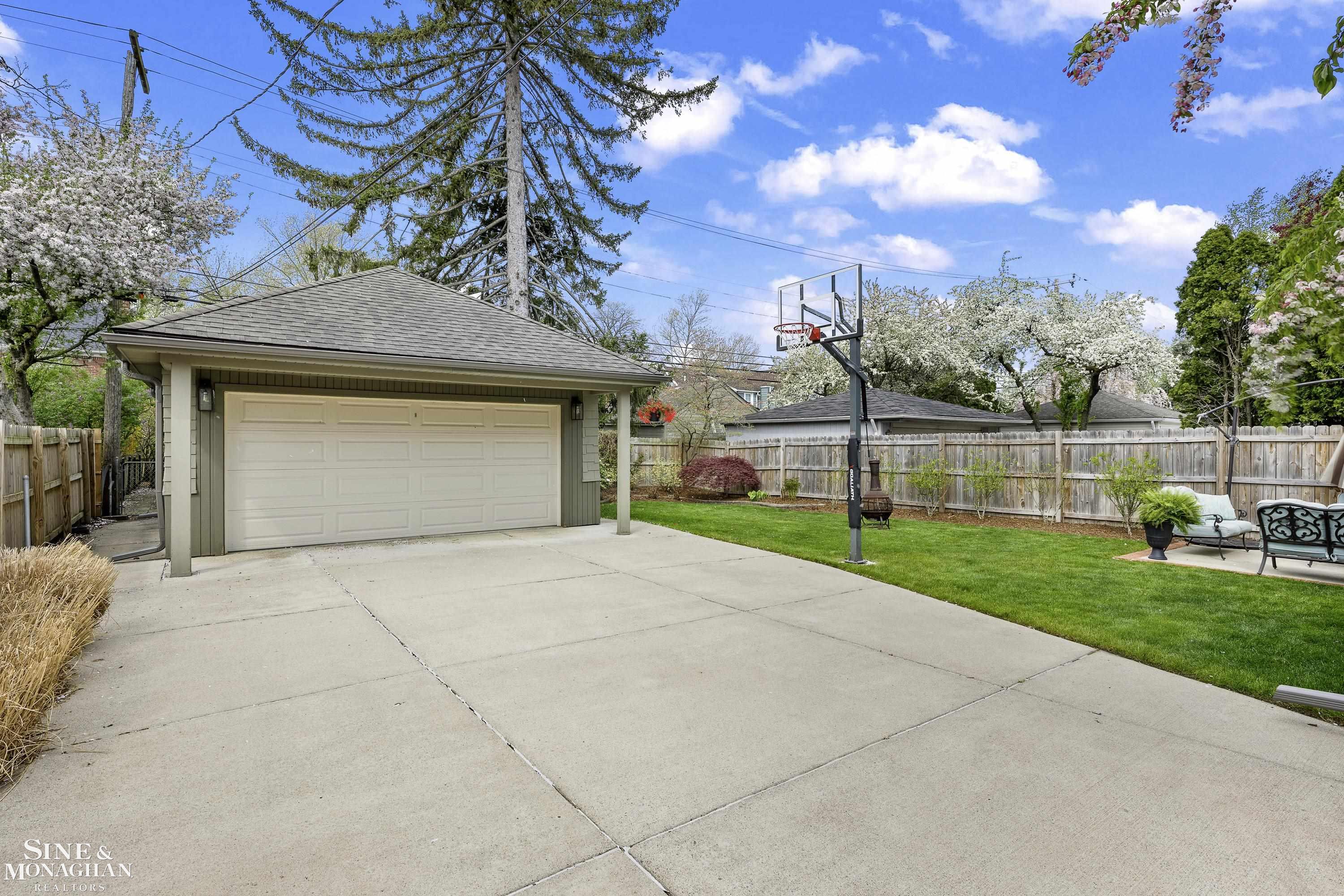 767 Rivard Boulevard