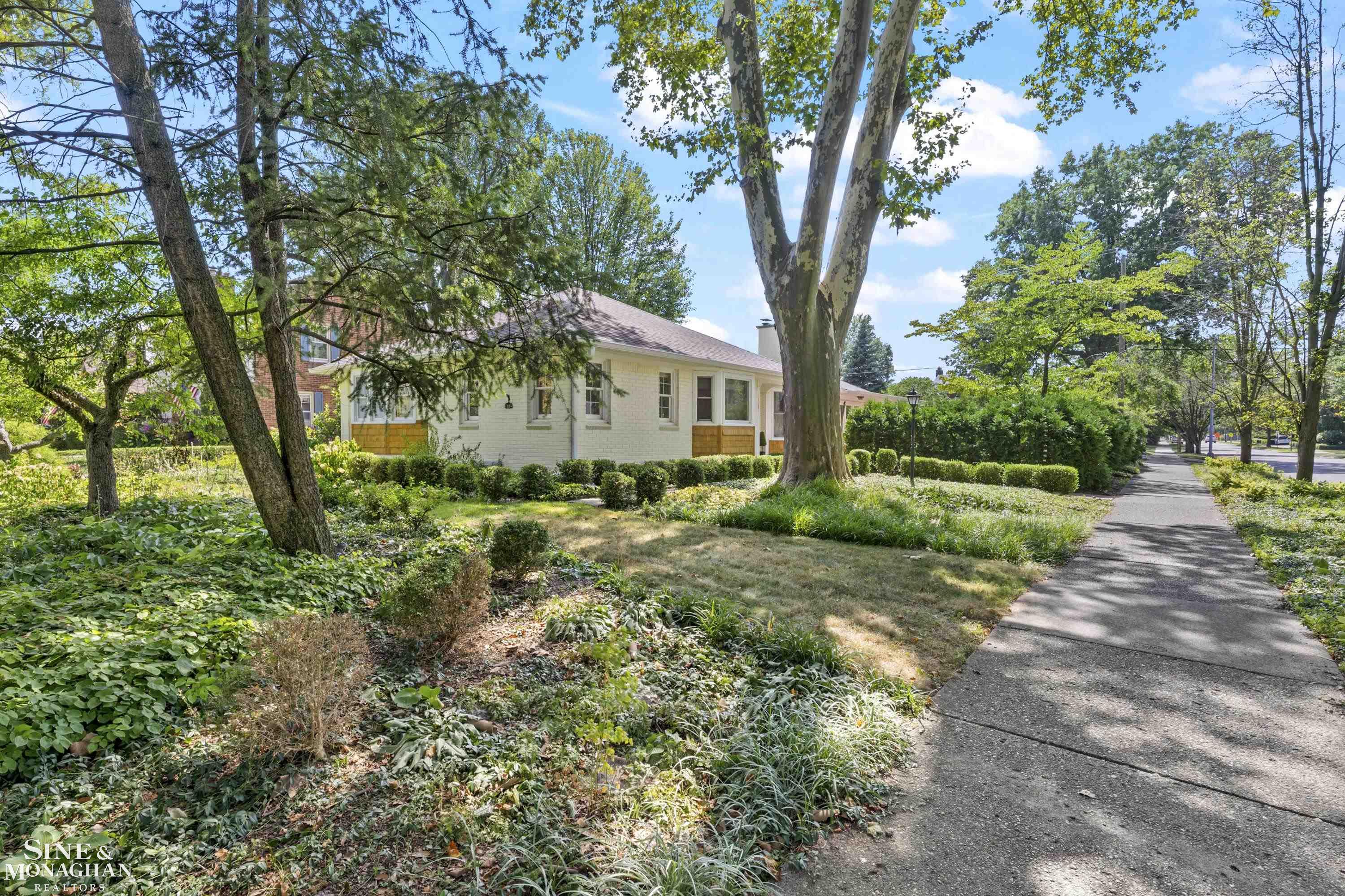 1387 Kensington Road