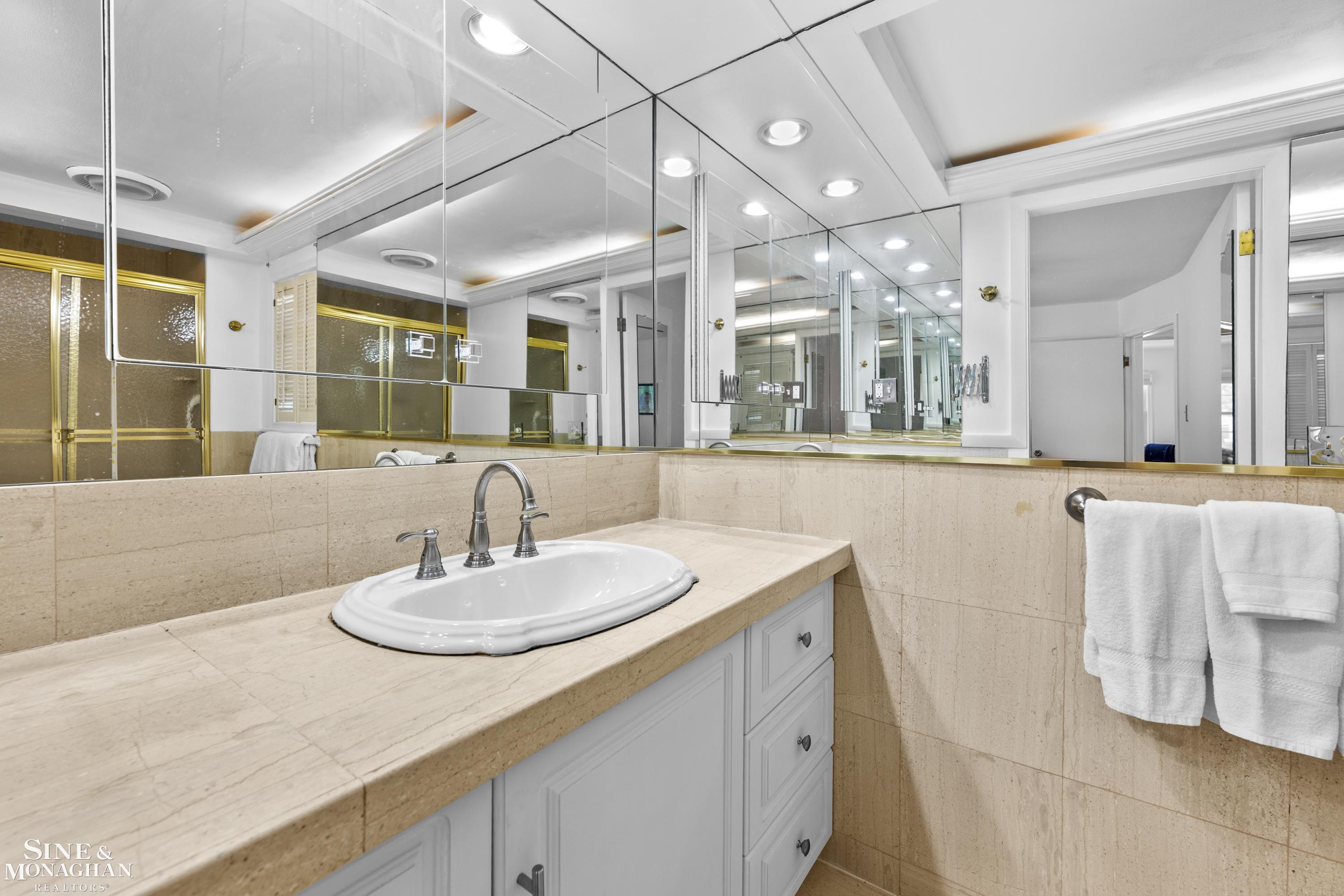 1387 Kensington Road