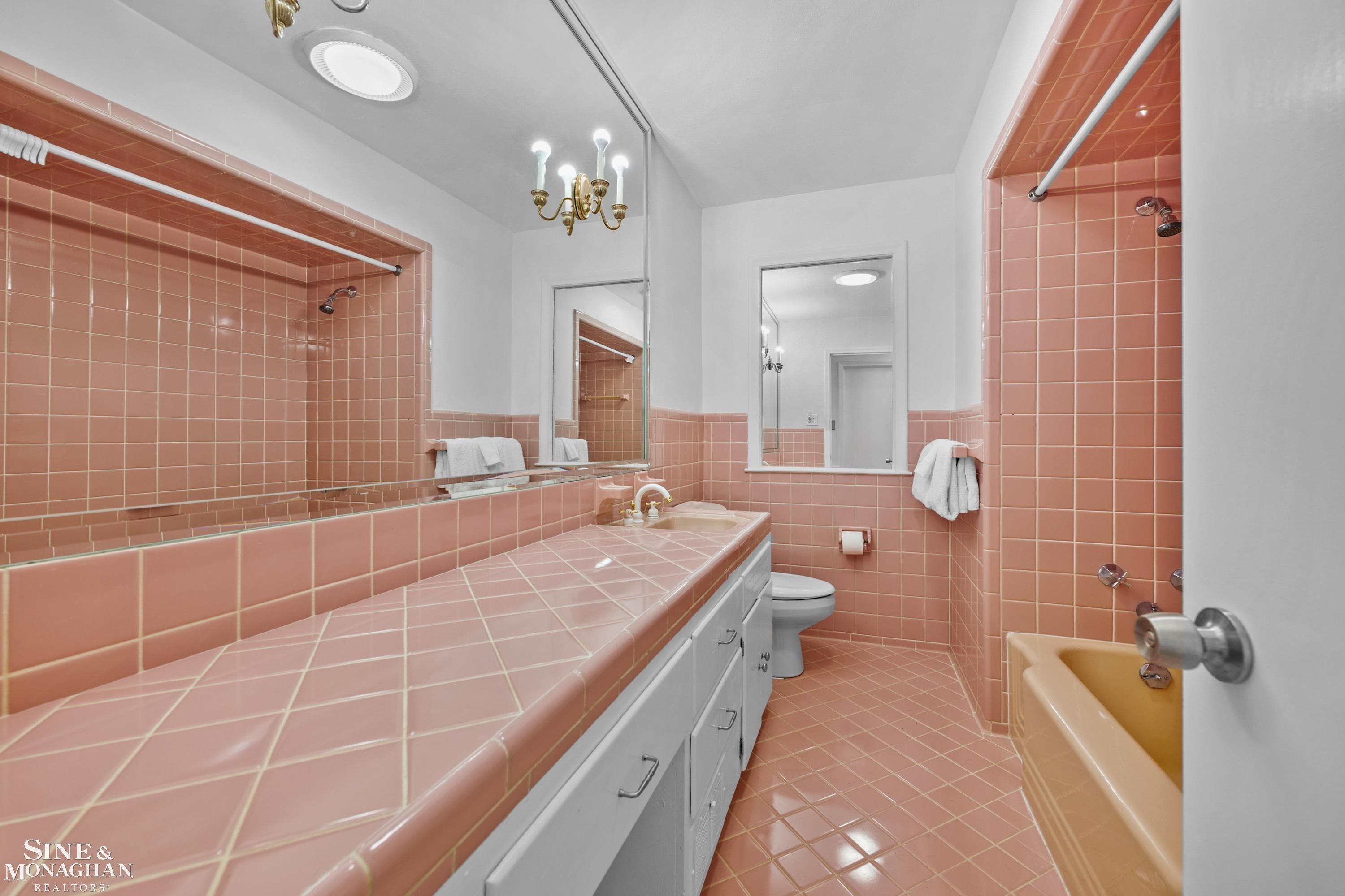 1387 Kensington Road