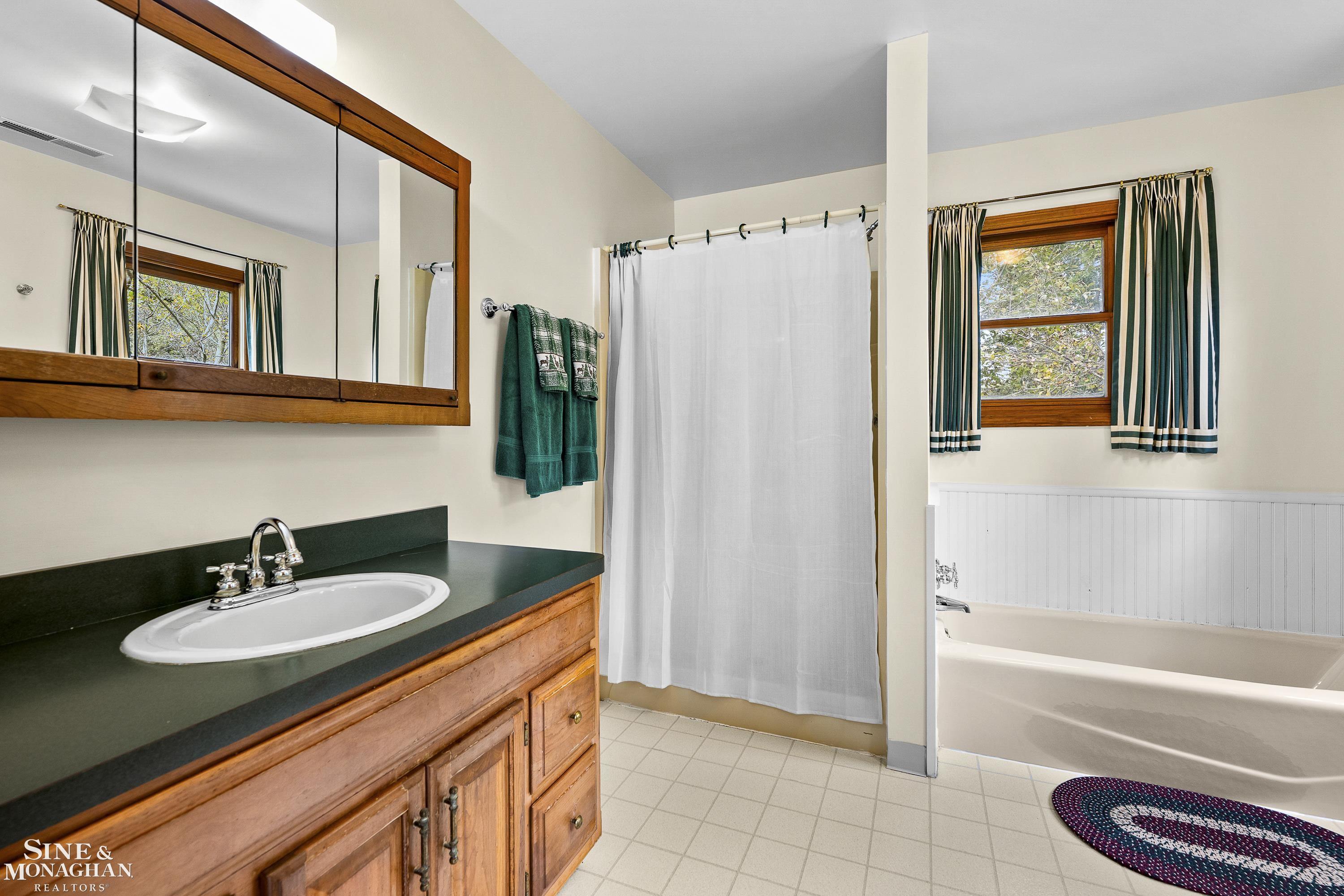 22050 Cass Street, Farmington Hills