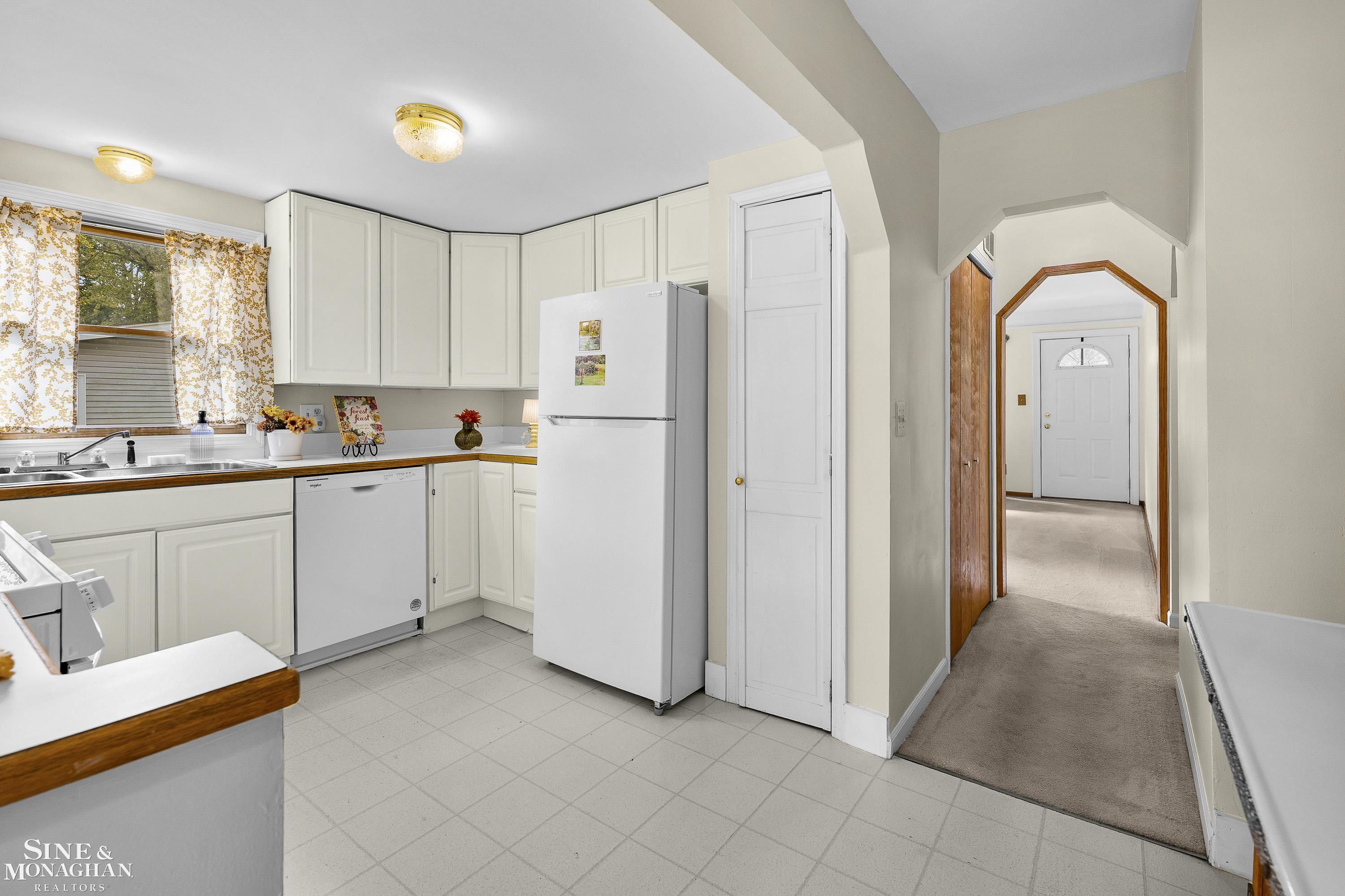 22050 Cass Street, Farmington Hills