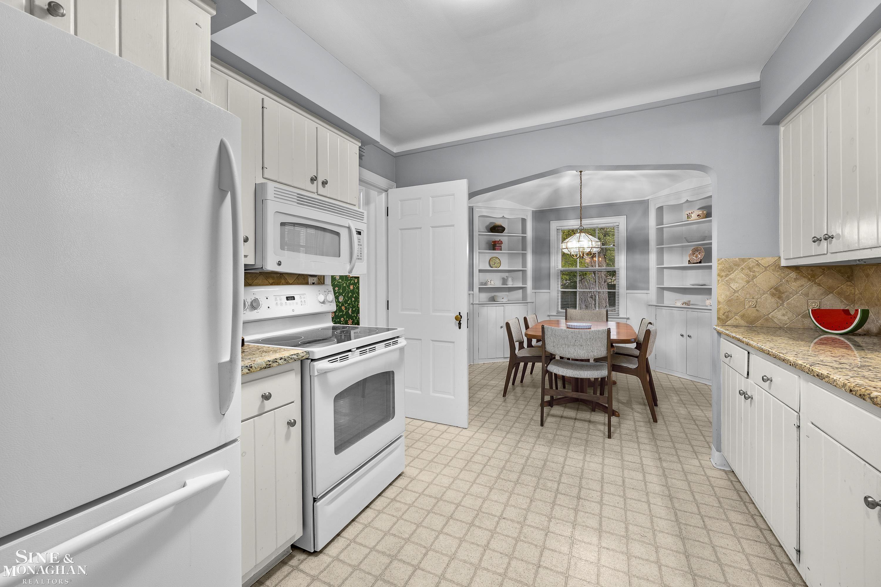 876 Washington Road, Grosse Pointe