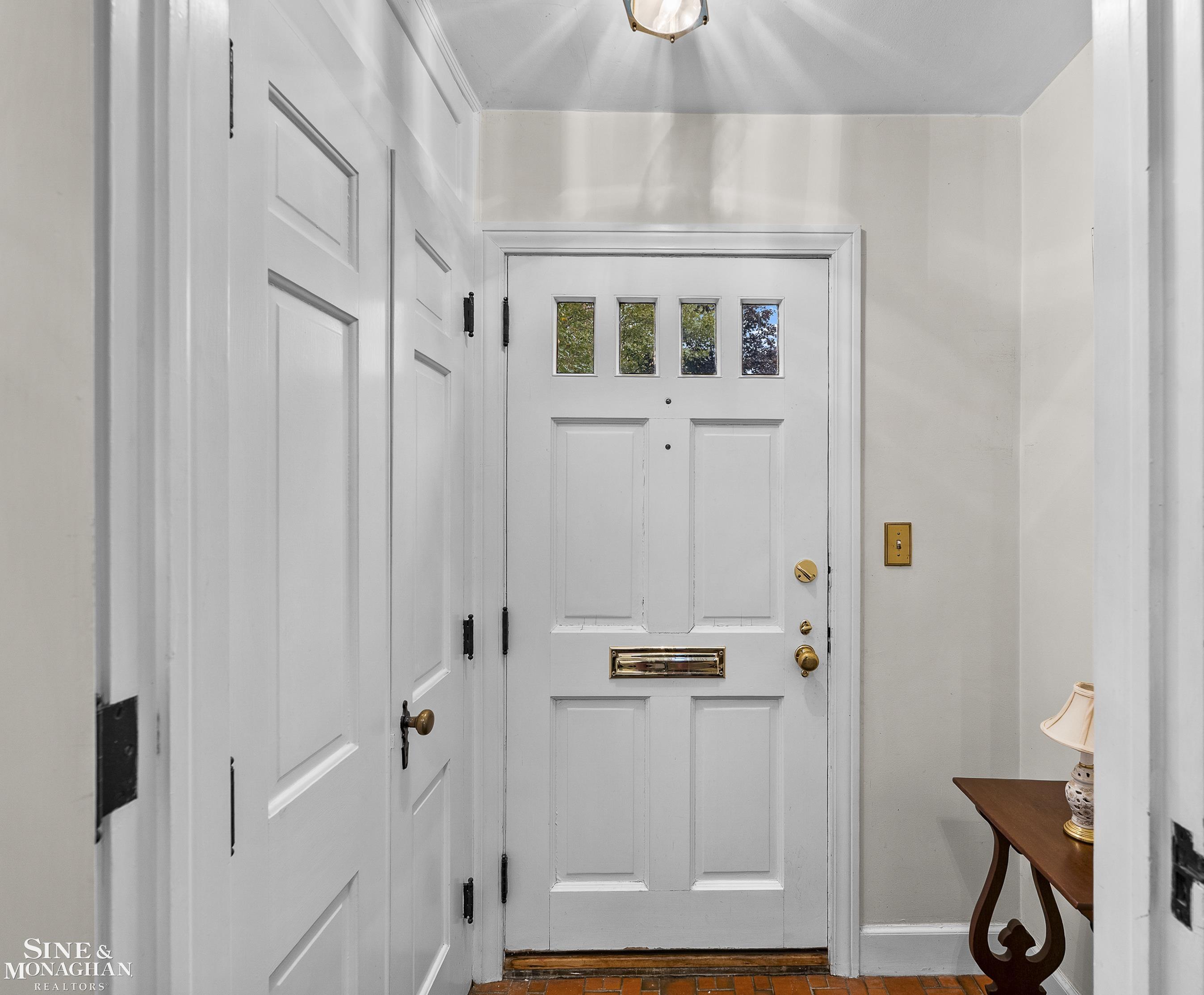 876 Washington Road, Grosse Pointe