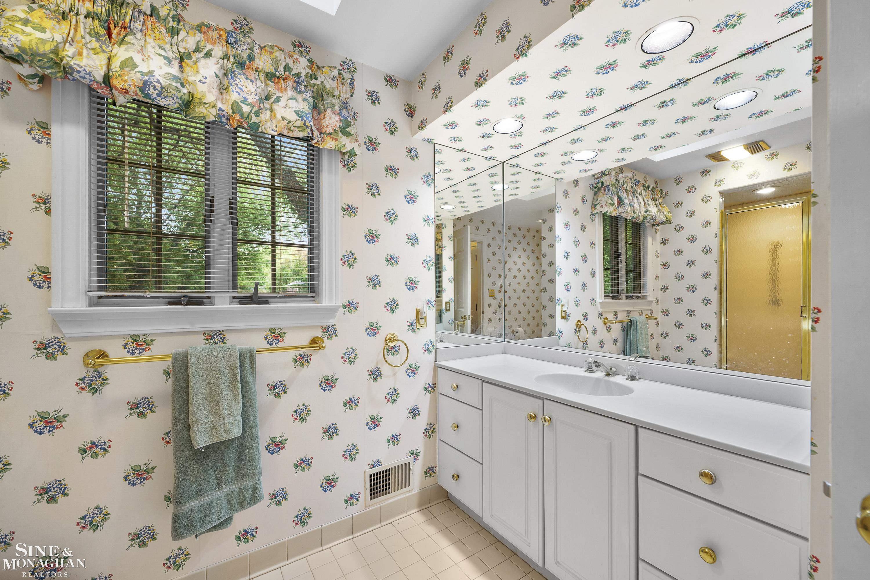 876 Washington Road, Grosse Pointe