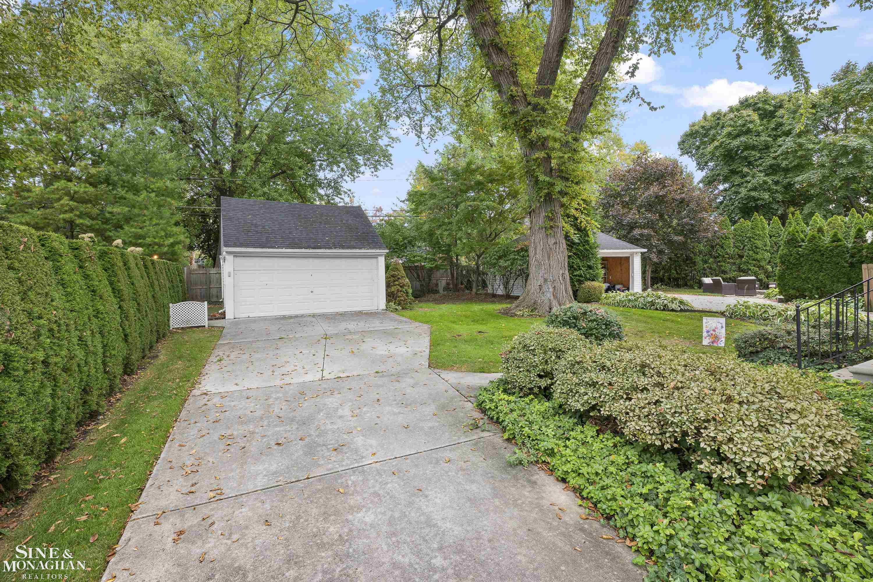 876 Washington Road, Grosse Pointe