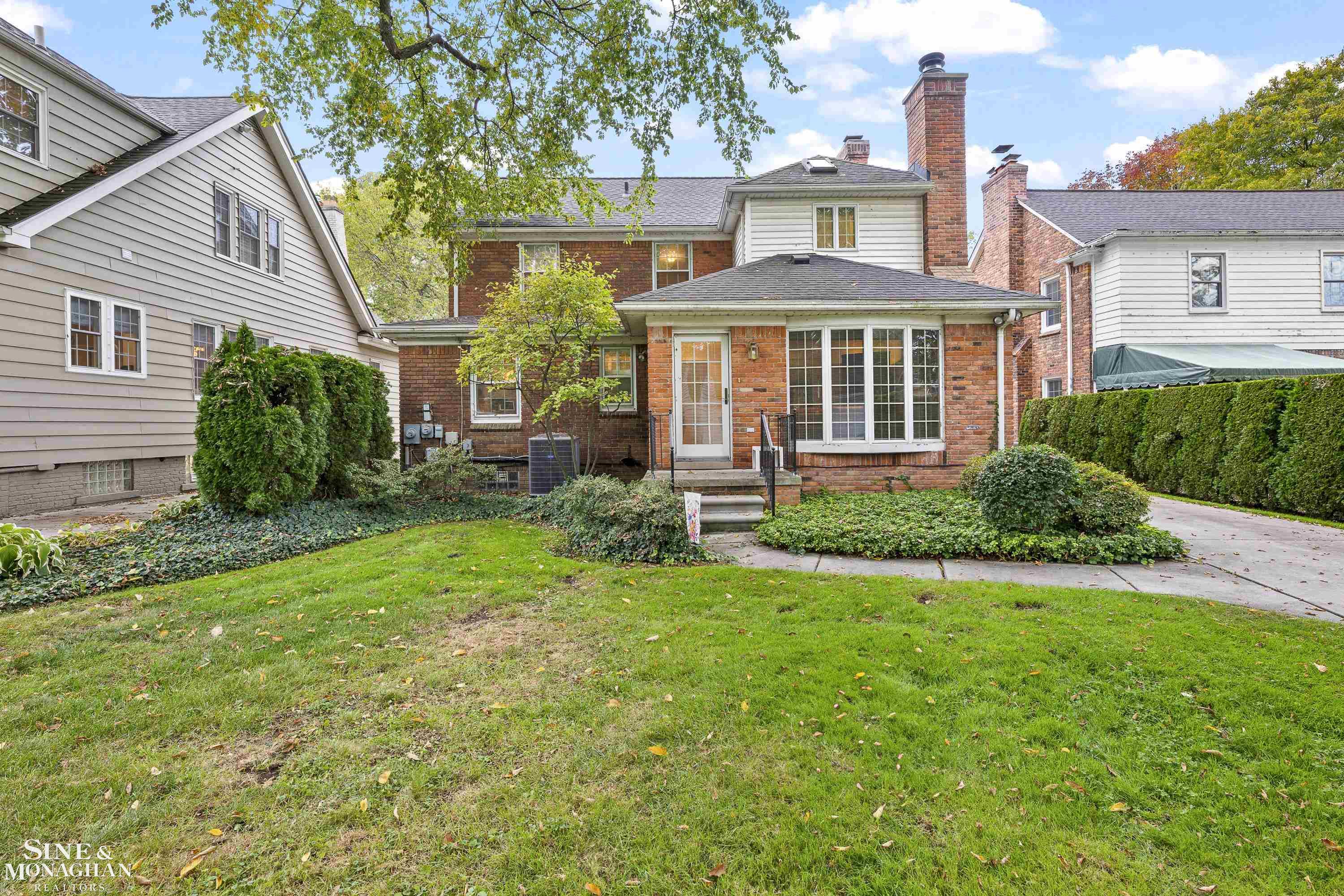 876 Washington Road, Grosse Pointe