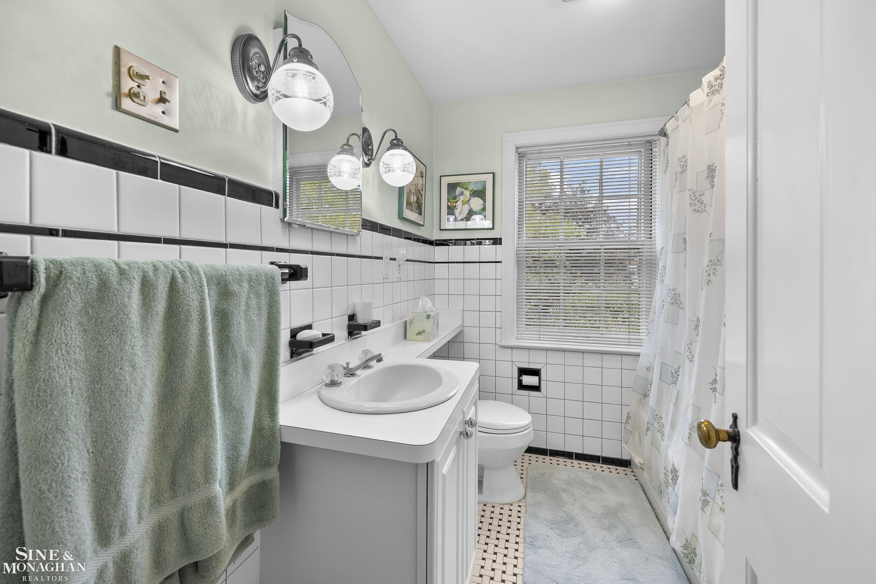 876 Washington Road, Grosse Pointe