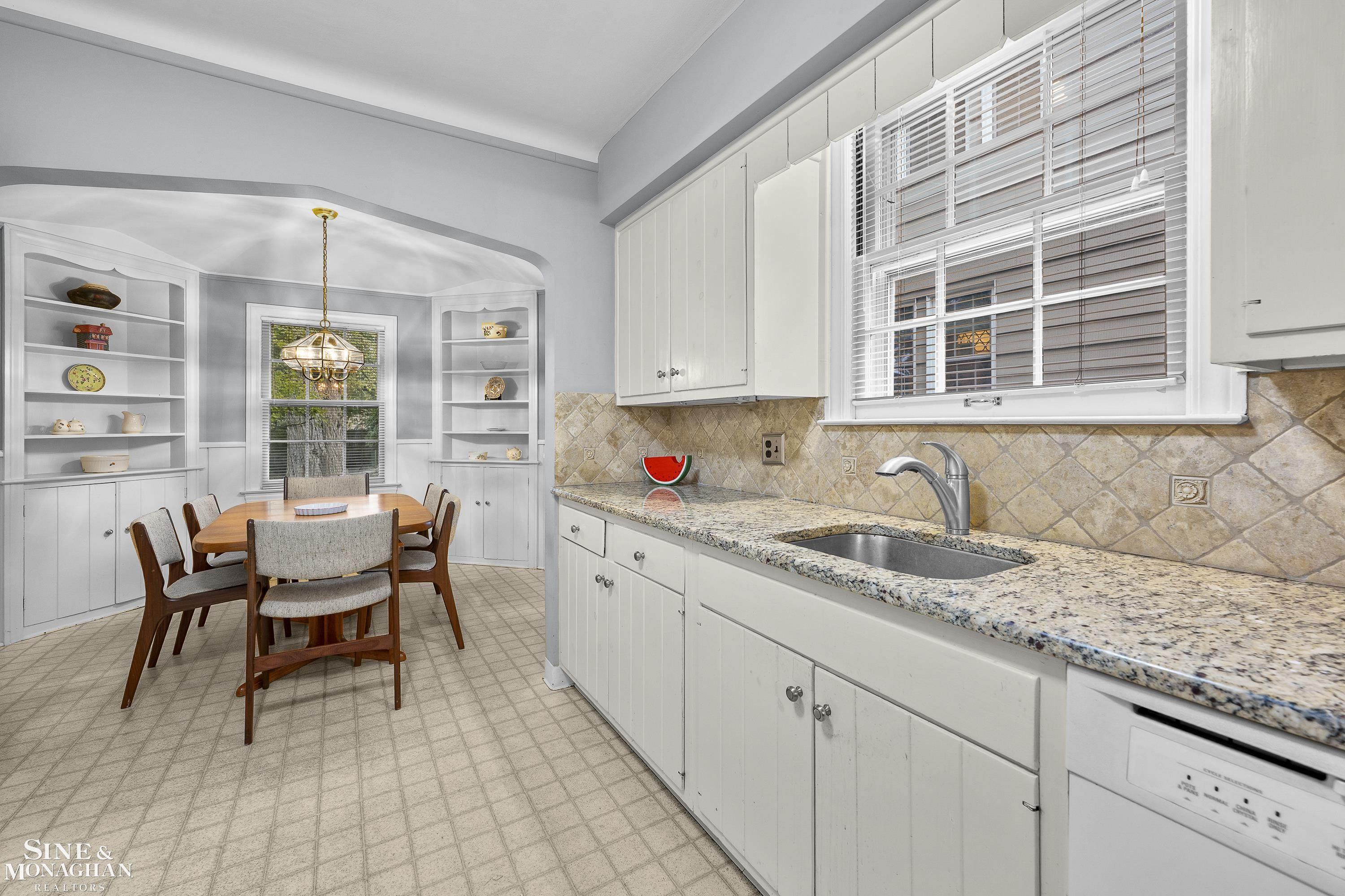 876 Washington Road, Grosse Pointe