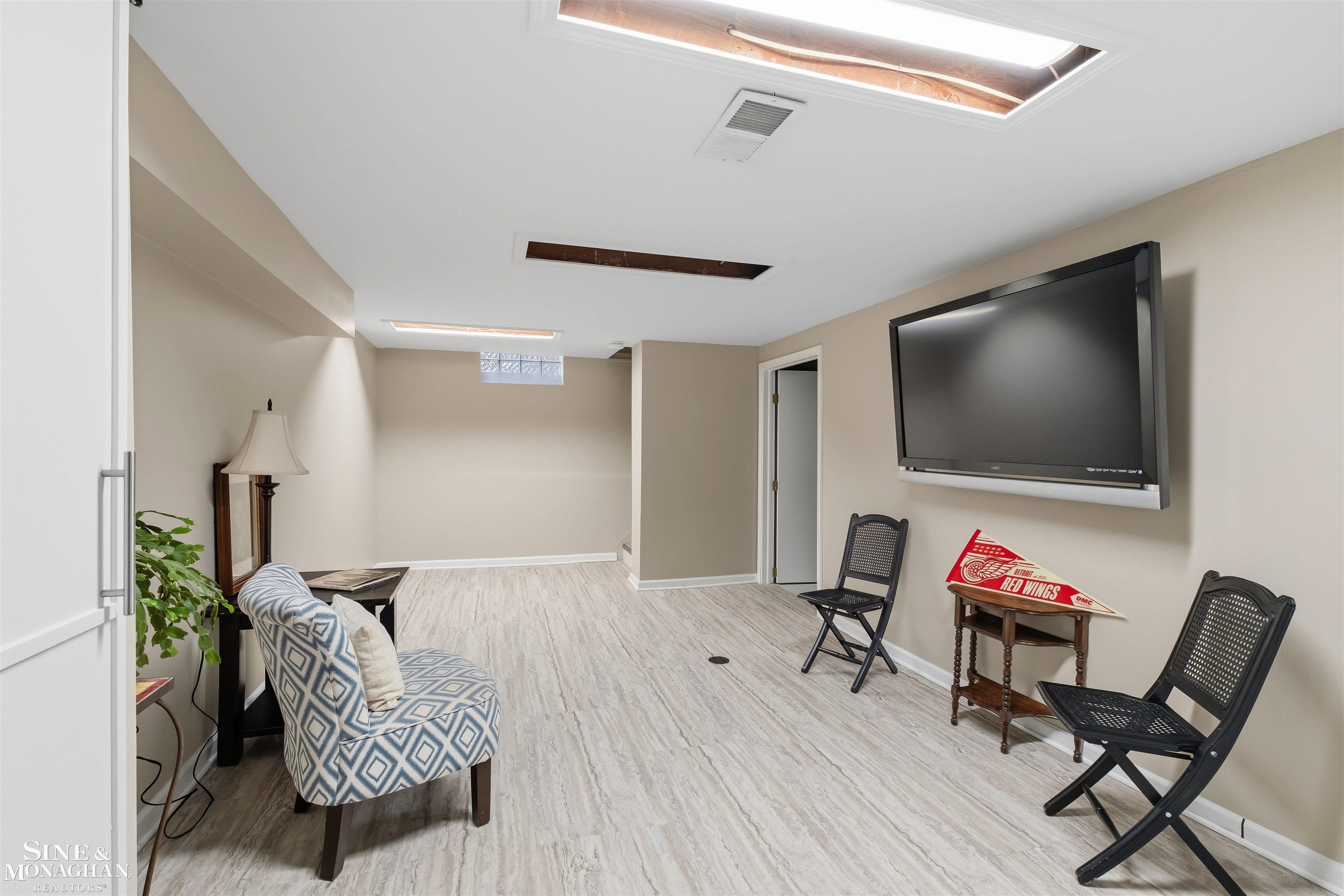 19277 Raymond Street