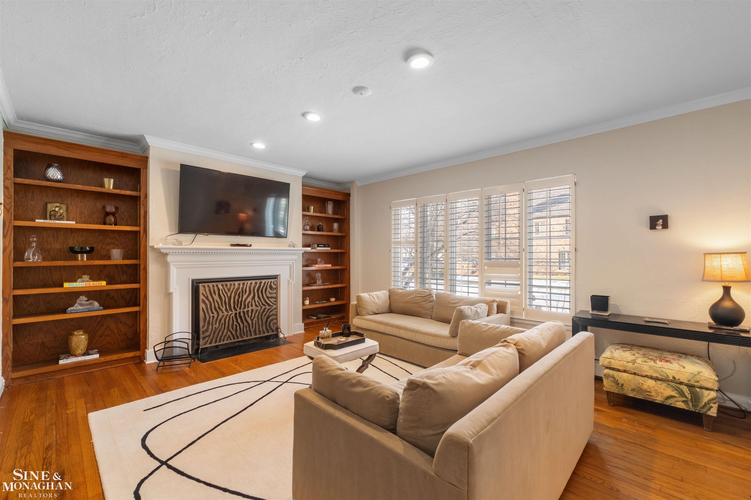 476 Saint Clair Avenue