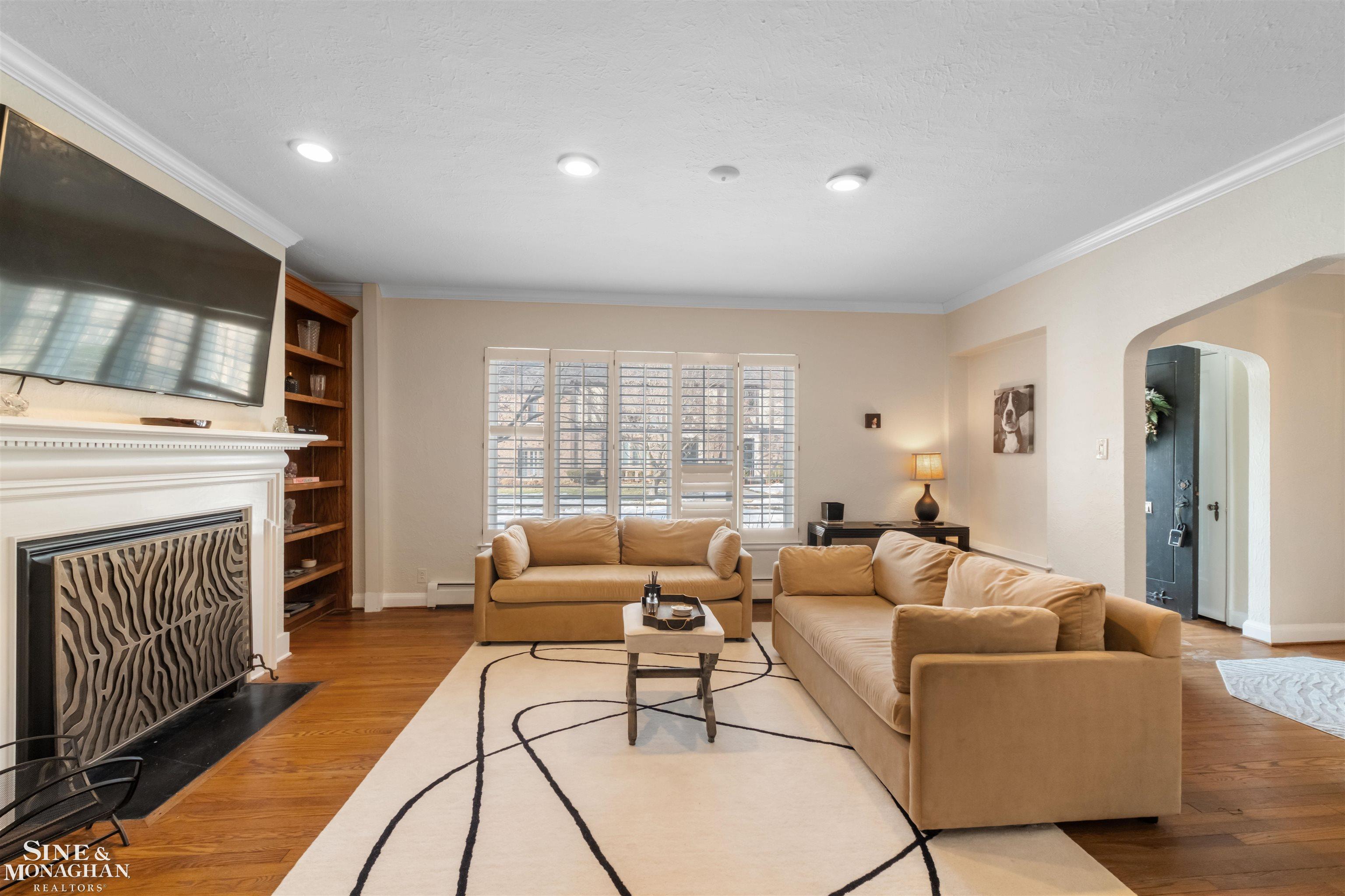 476 Saint Clair Avenue