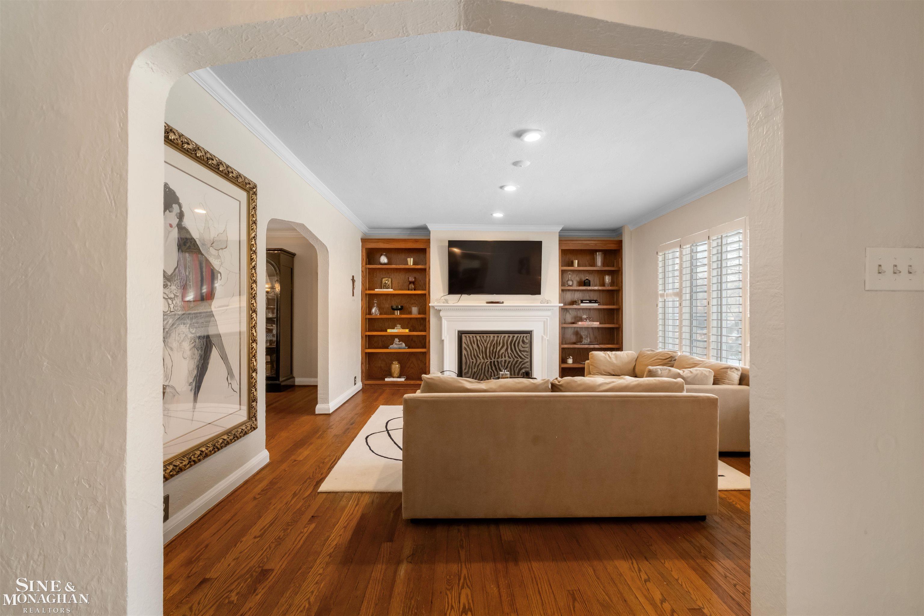 476 Saint Clair Avenue