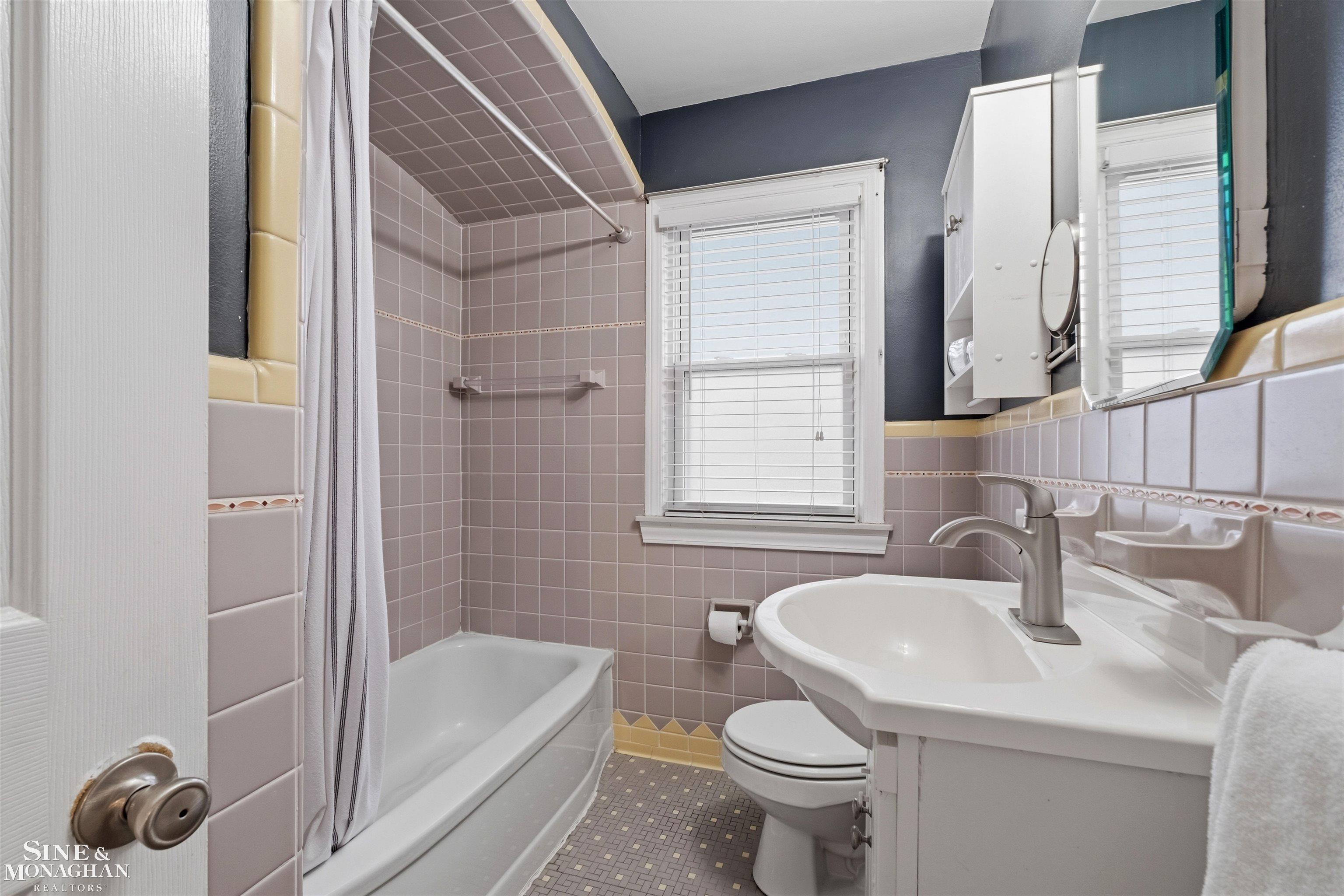 1776 Manchester Boulevard