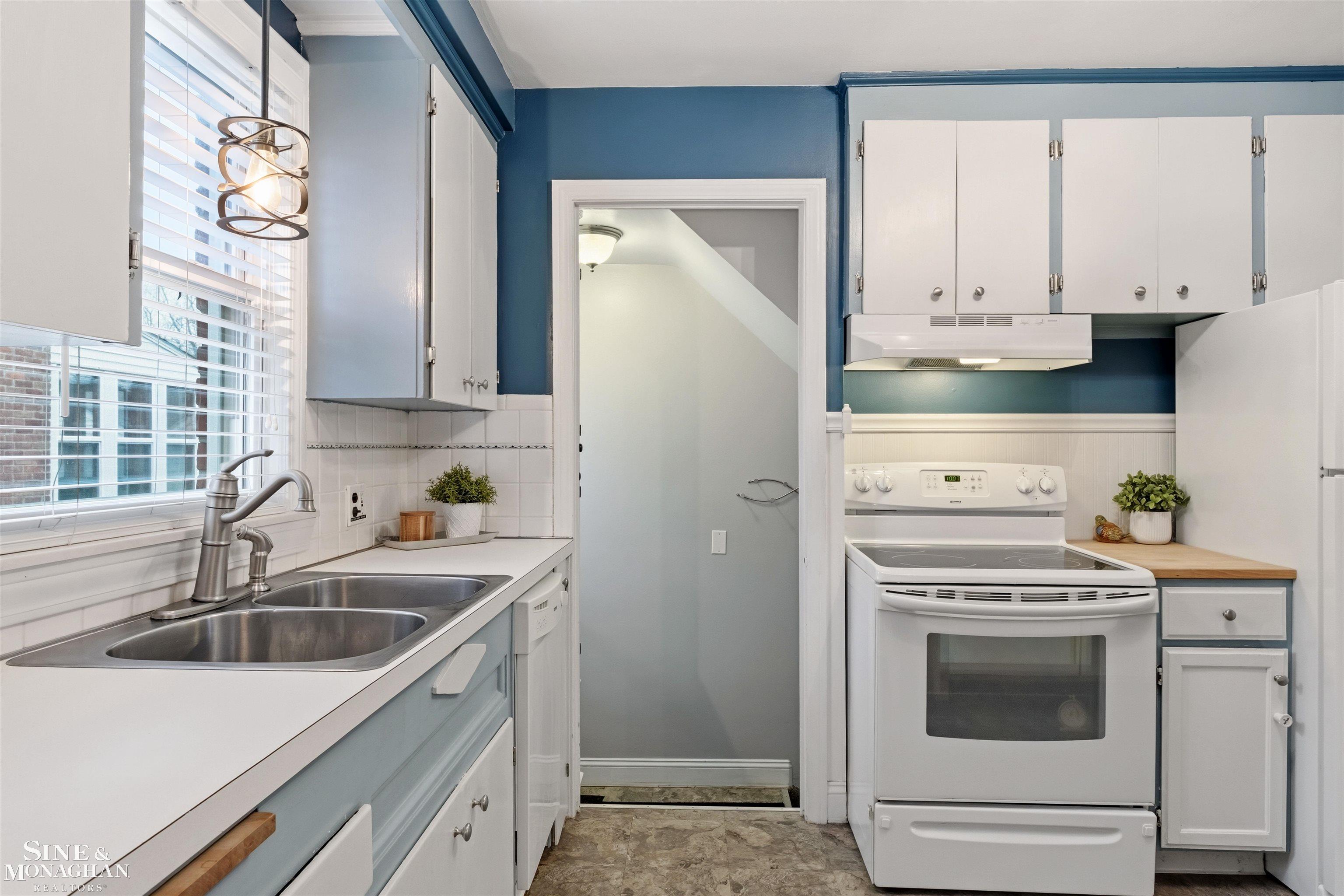 1776 Manchester Boulevard