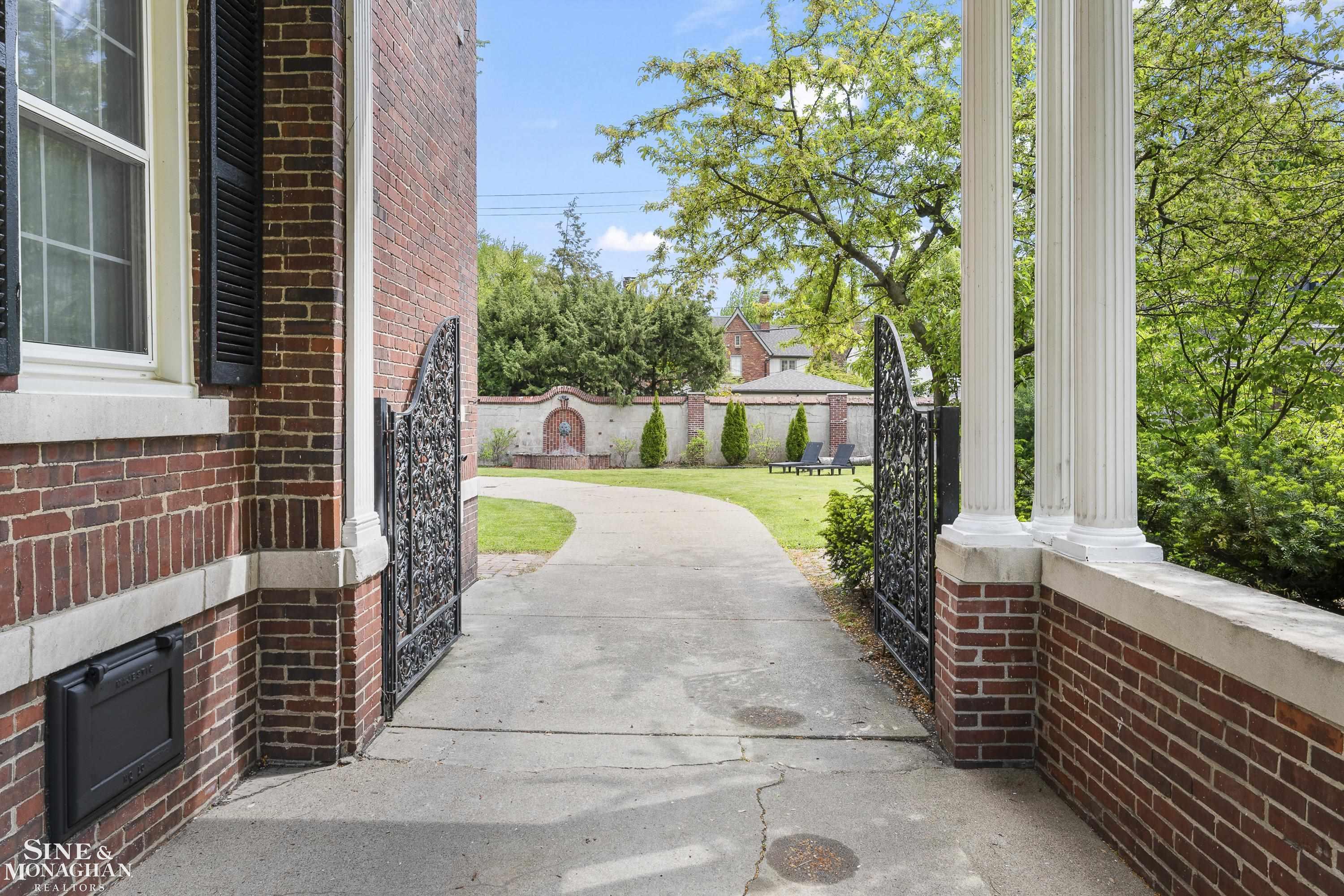512 Washington Road