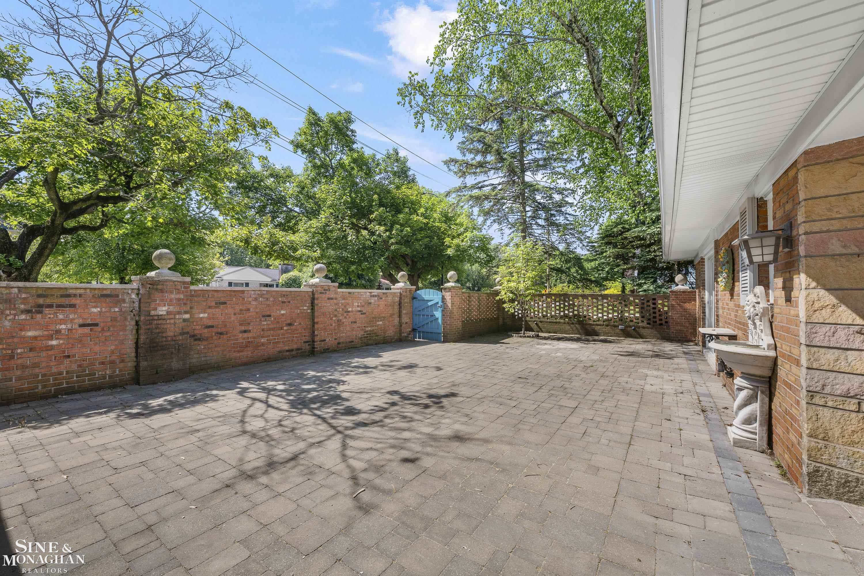 319 Kercheval Avenue