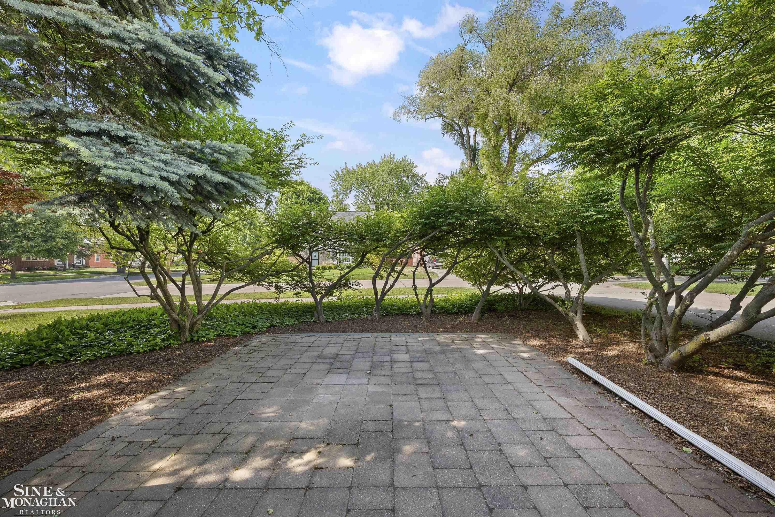 319 Kercheval Avenue
