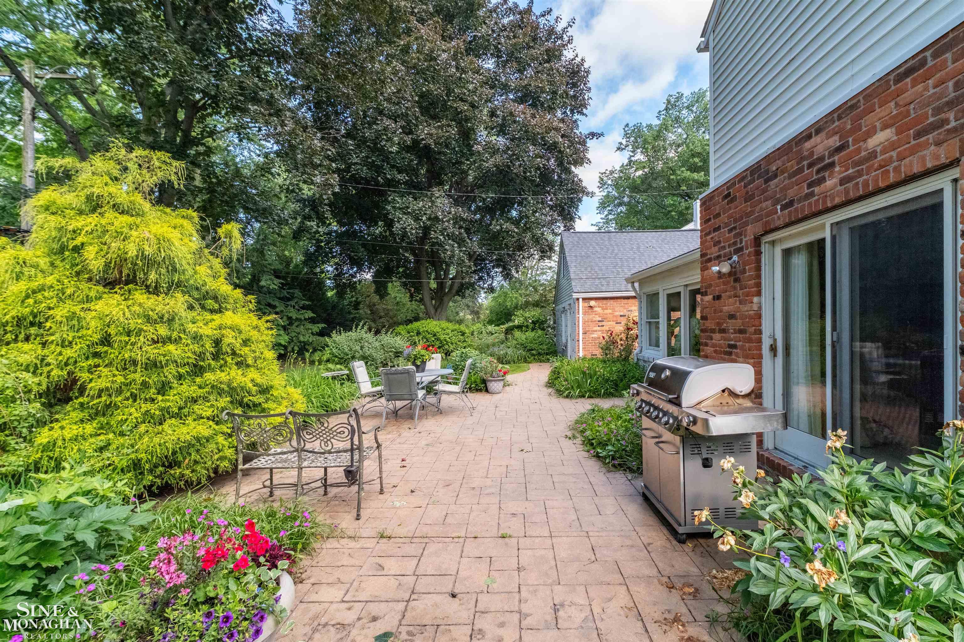 83 Hawthorne Road