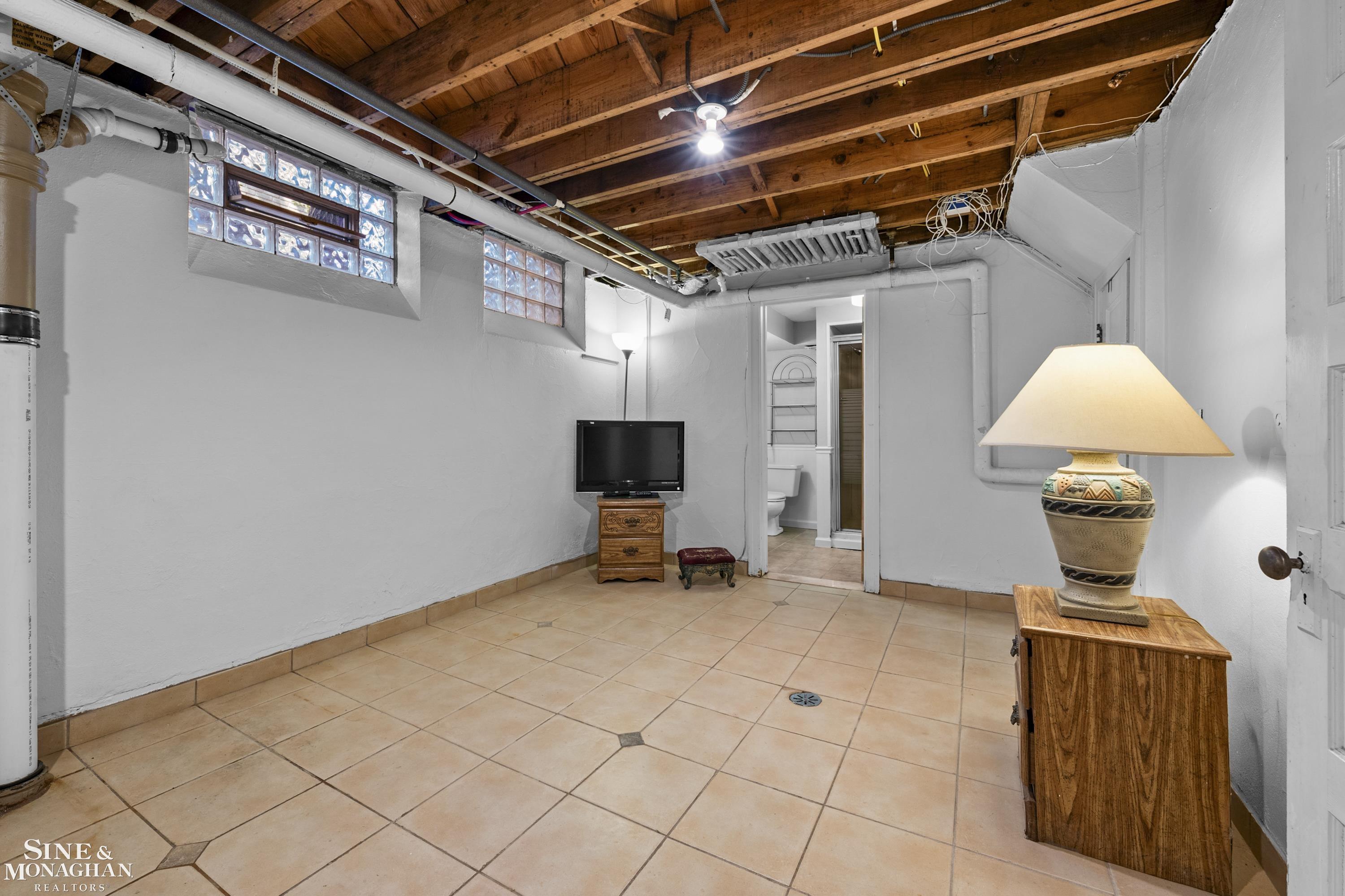 818 Cadieux Road