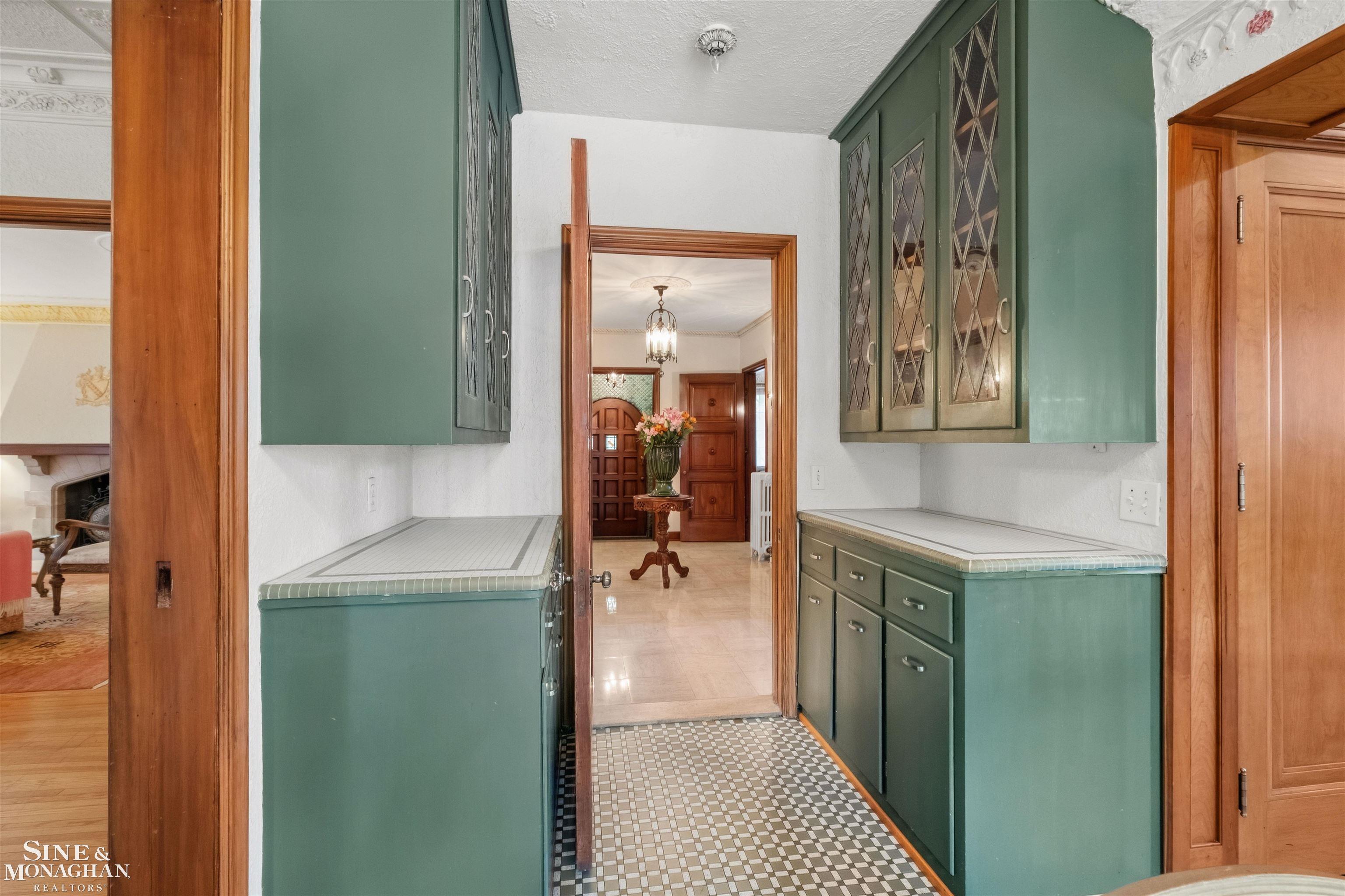 852 Whittier Road