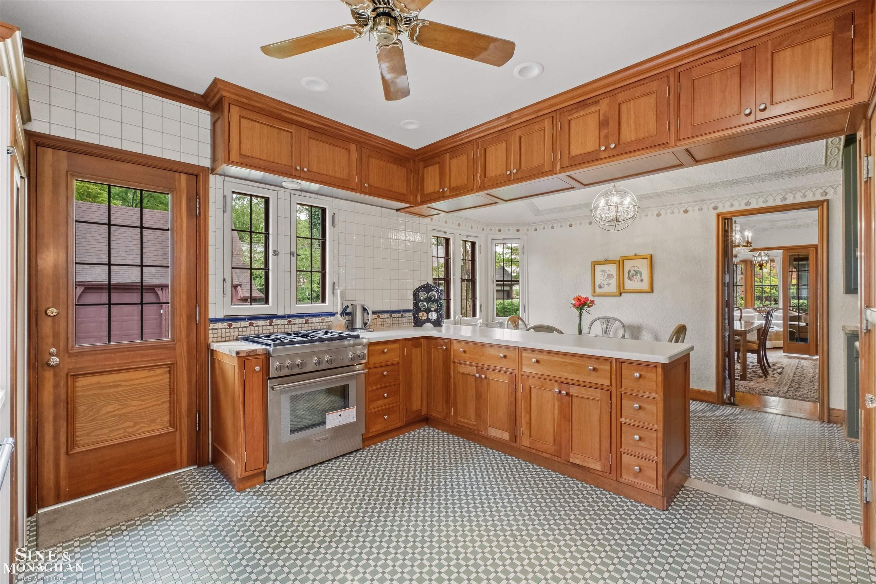852 Whittier Road