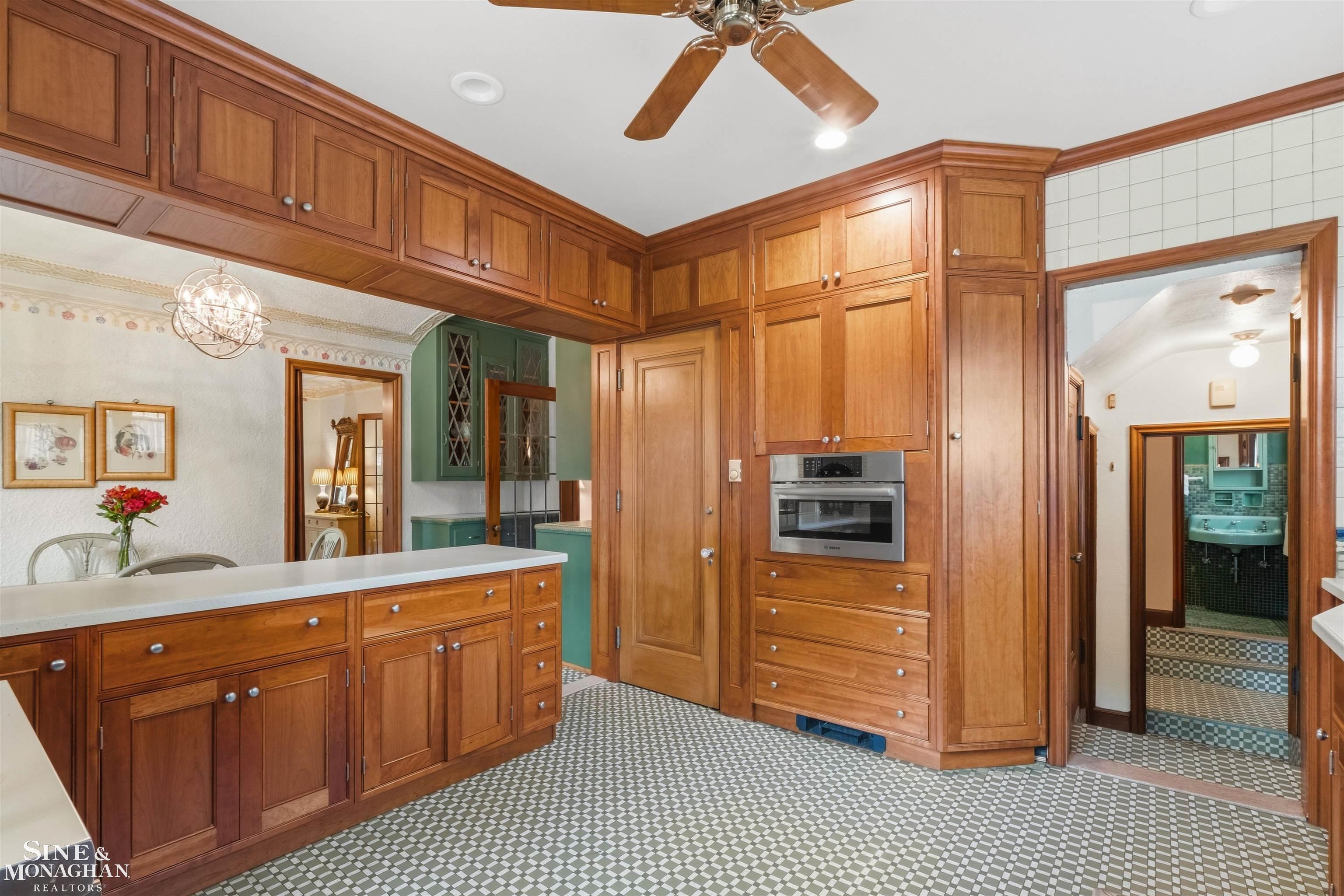 852 Whittier Road
