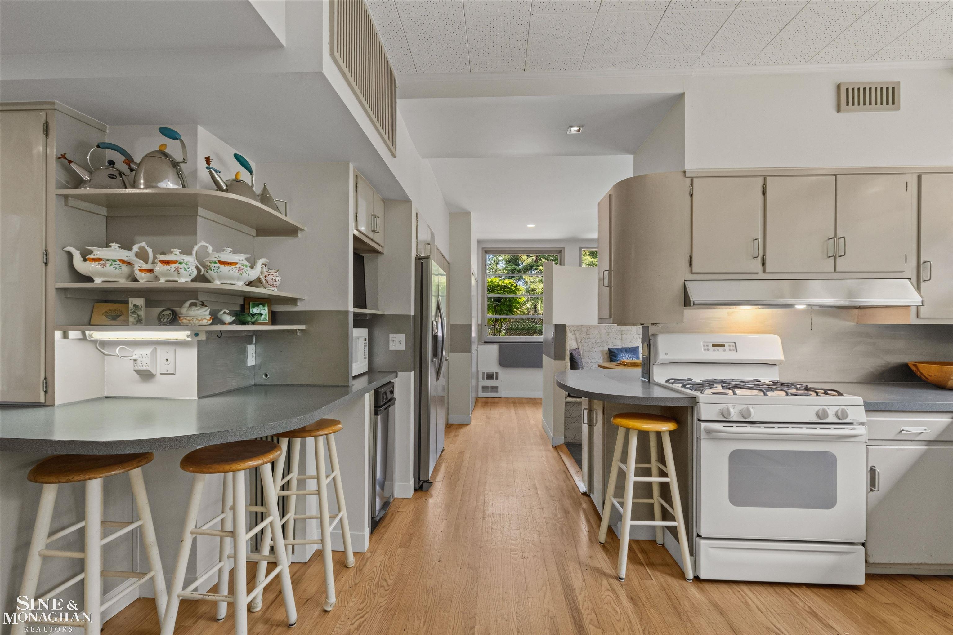 280 Vincennes Place