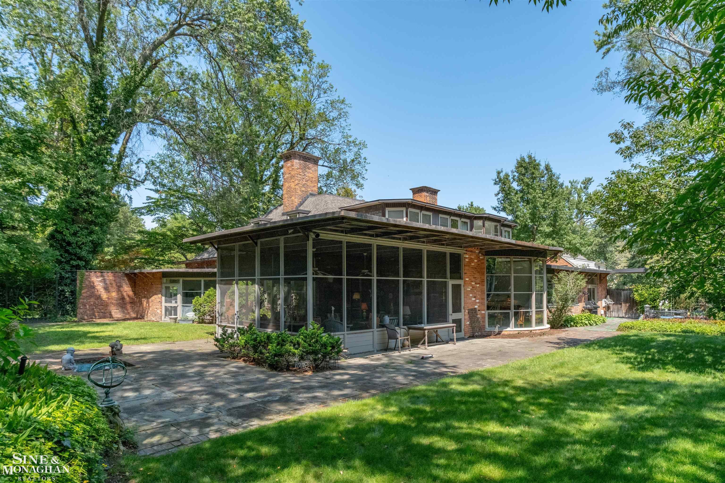 280 Vincennes Place