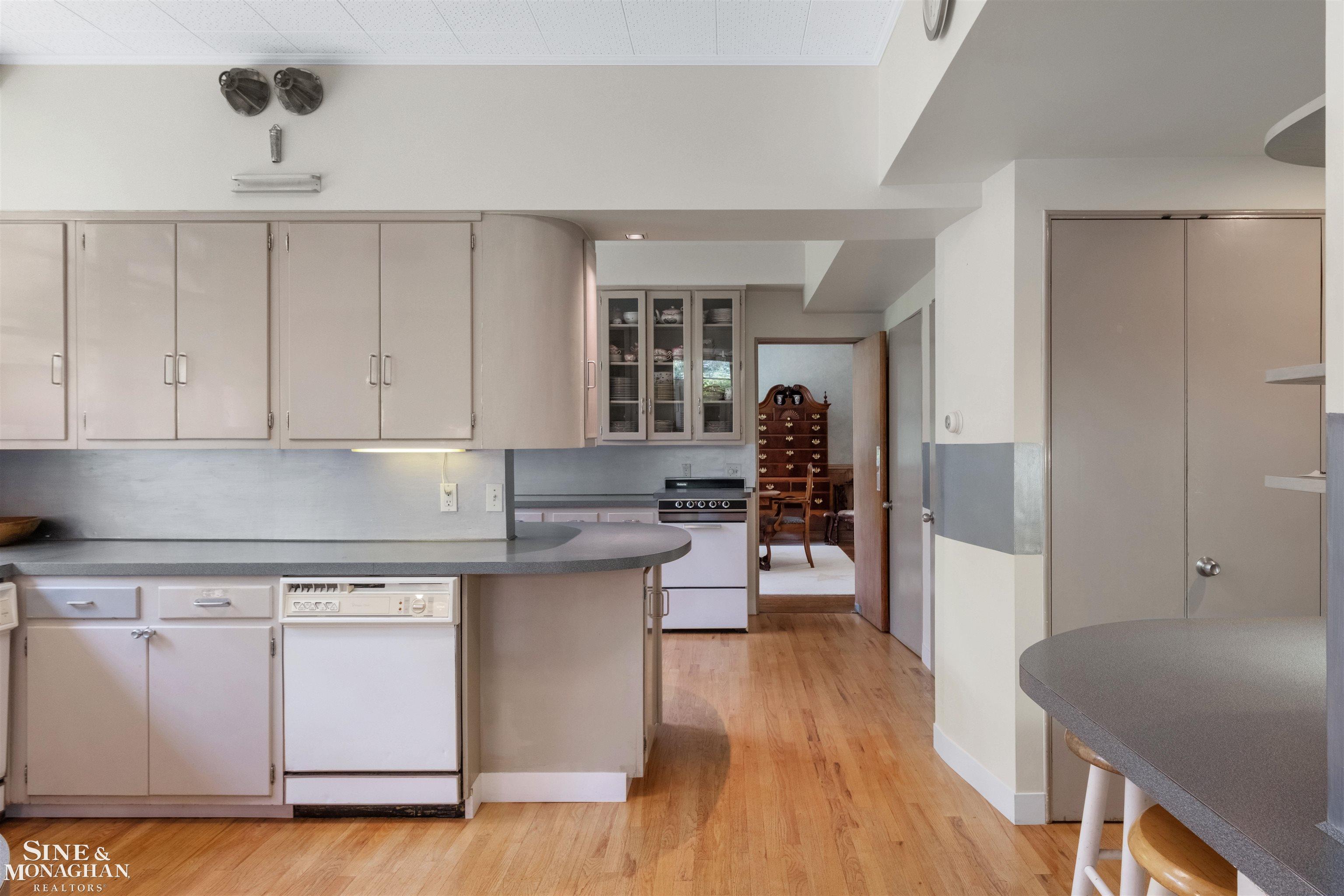 280 Vincennes Place